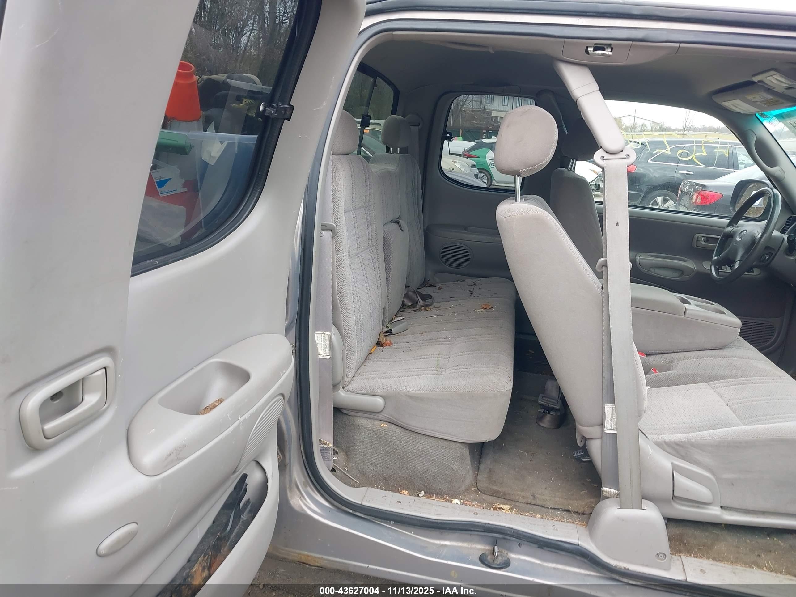 TOYOTA TUNDRA image 8