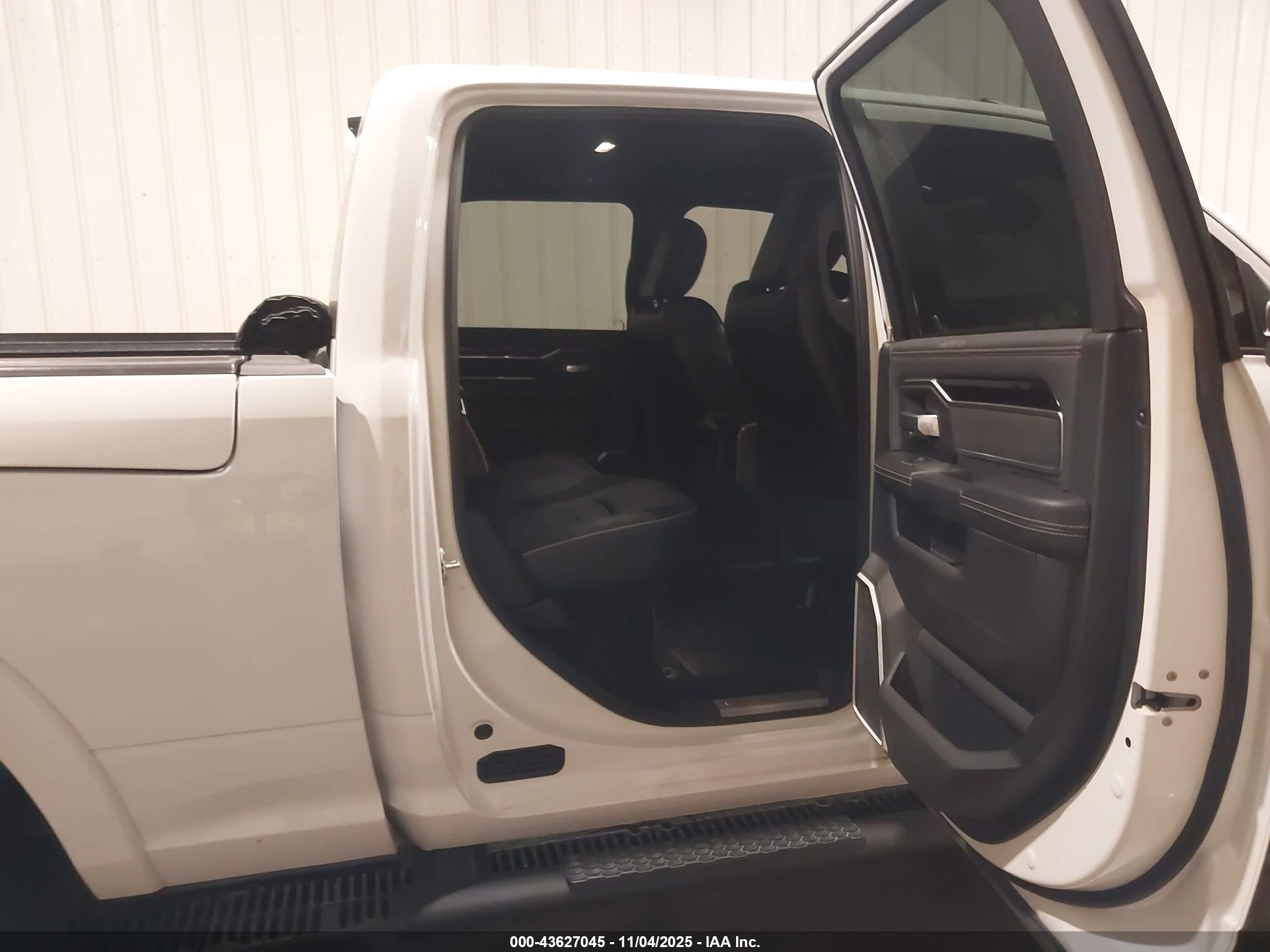RAM 2500 image 8