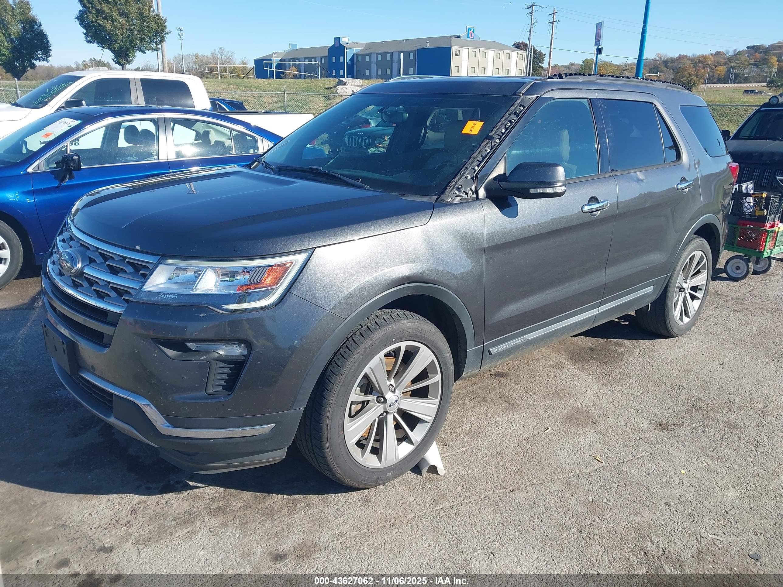FORD EXPLORER image 2