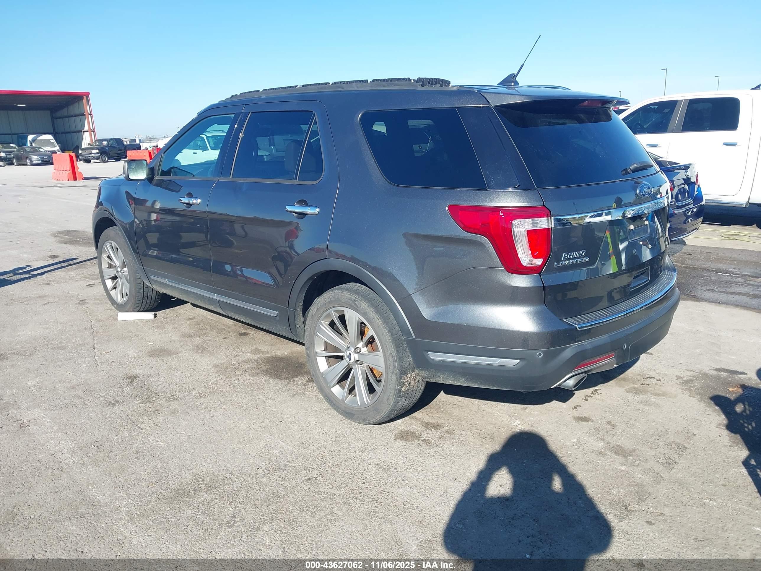 FORD EXPLORER image 3
