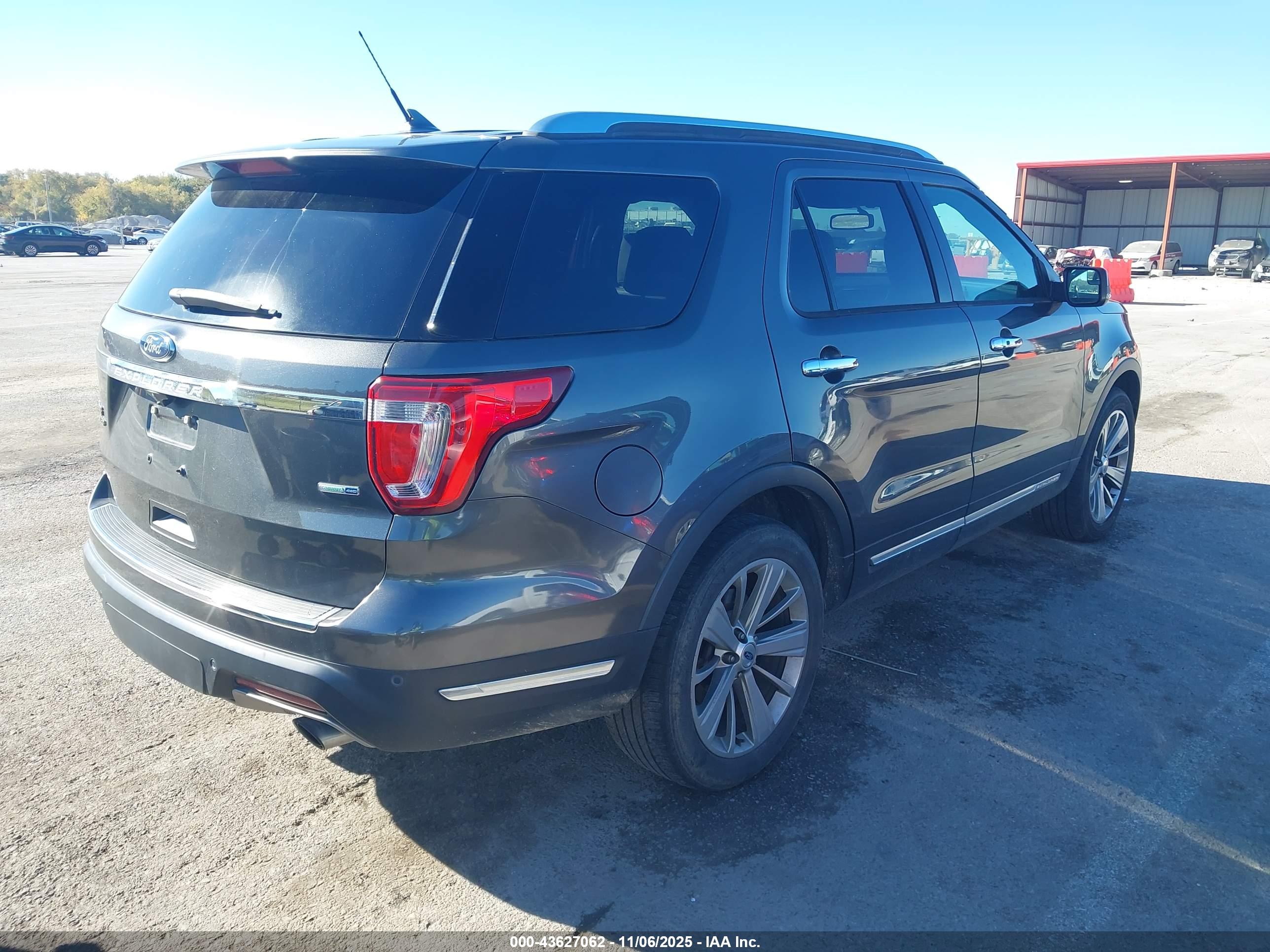 FORD EXPLORER image 4