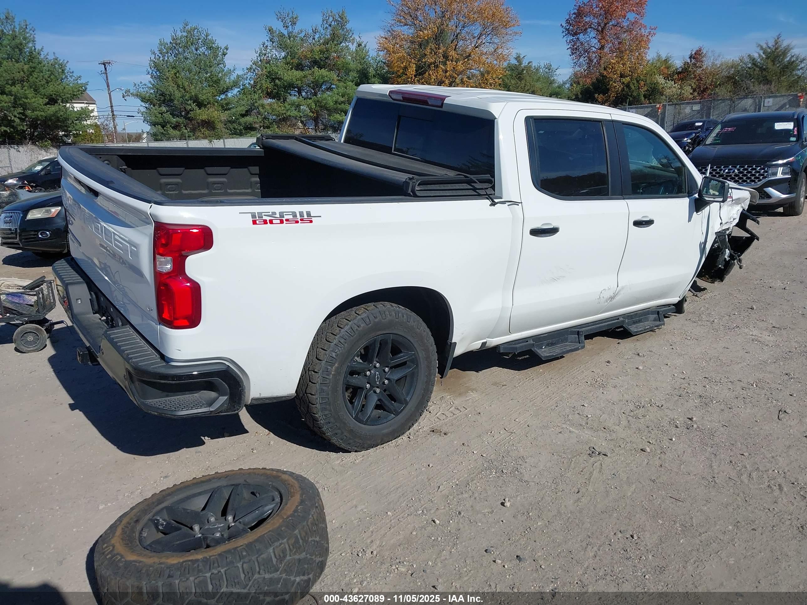 CHEVROLET SILVERADO image 4