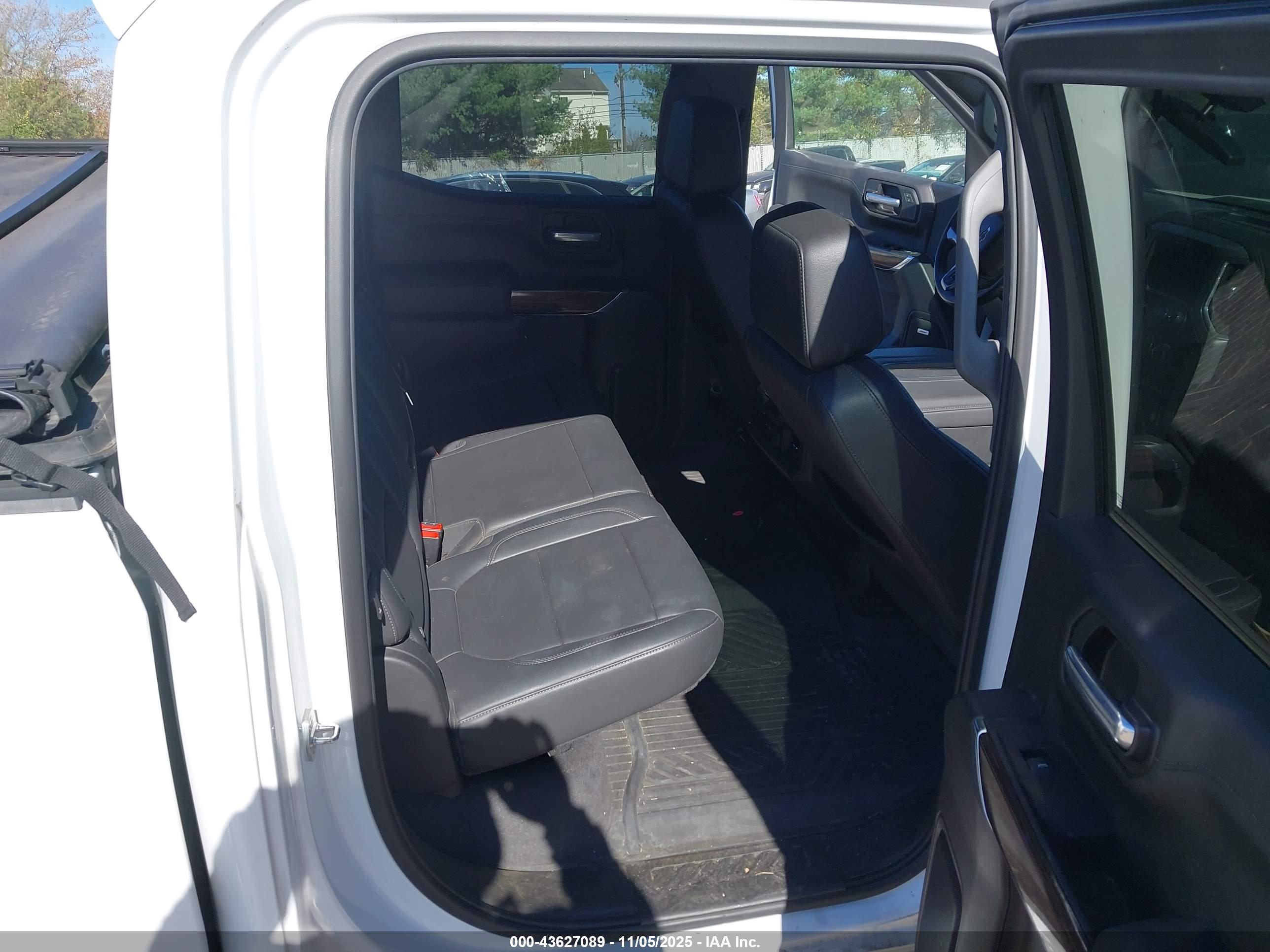 CHEVROLET SILVERADO image 8