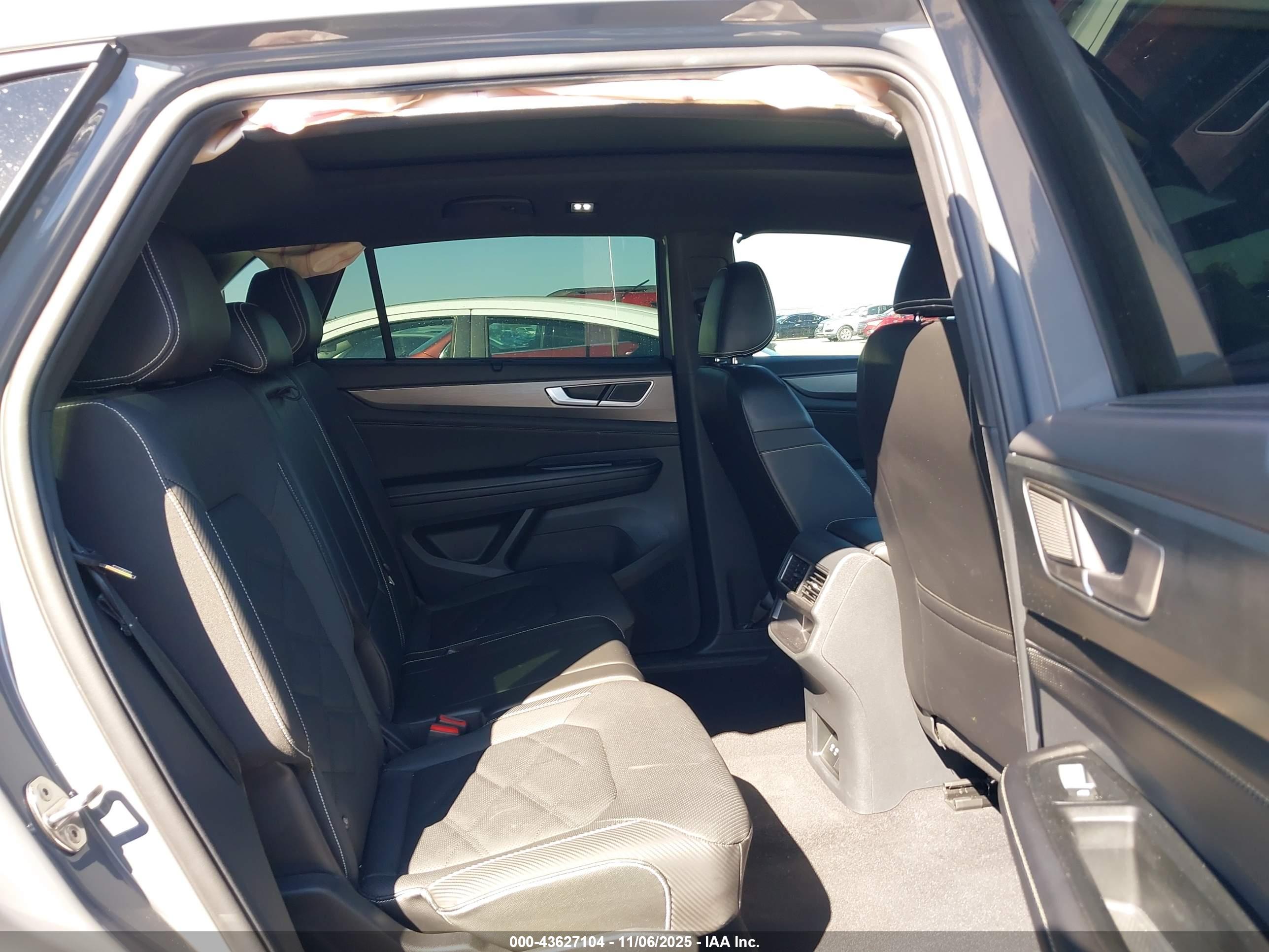 VOLKSWAGEN ATLAS image 8