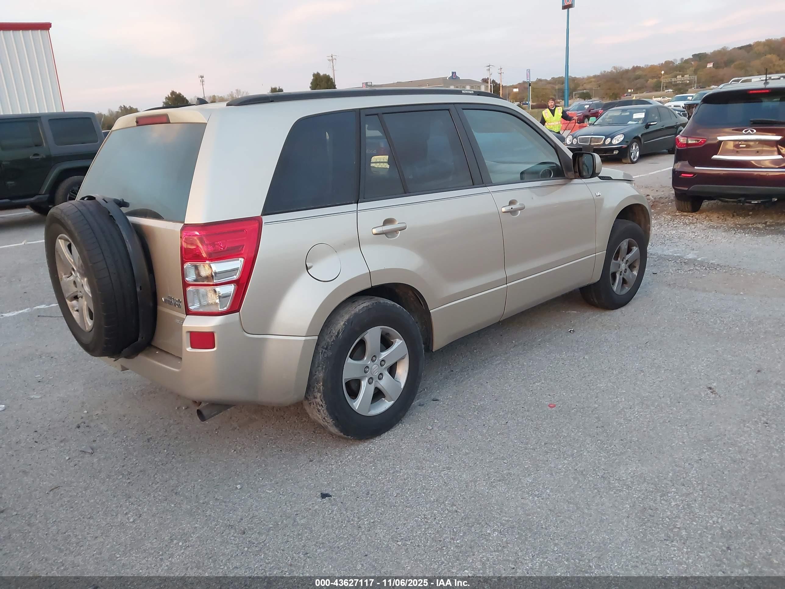 SUZUKI GRAND image 4