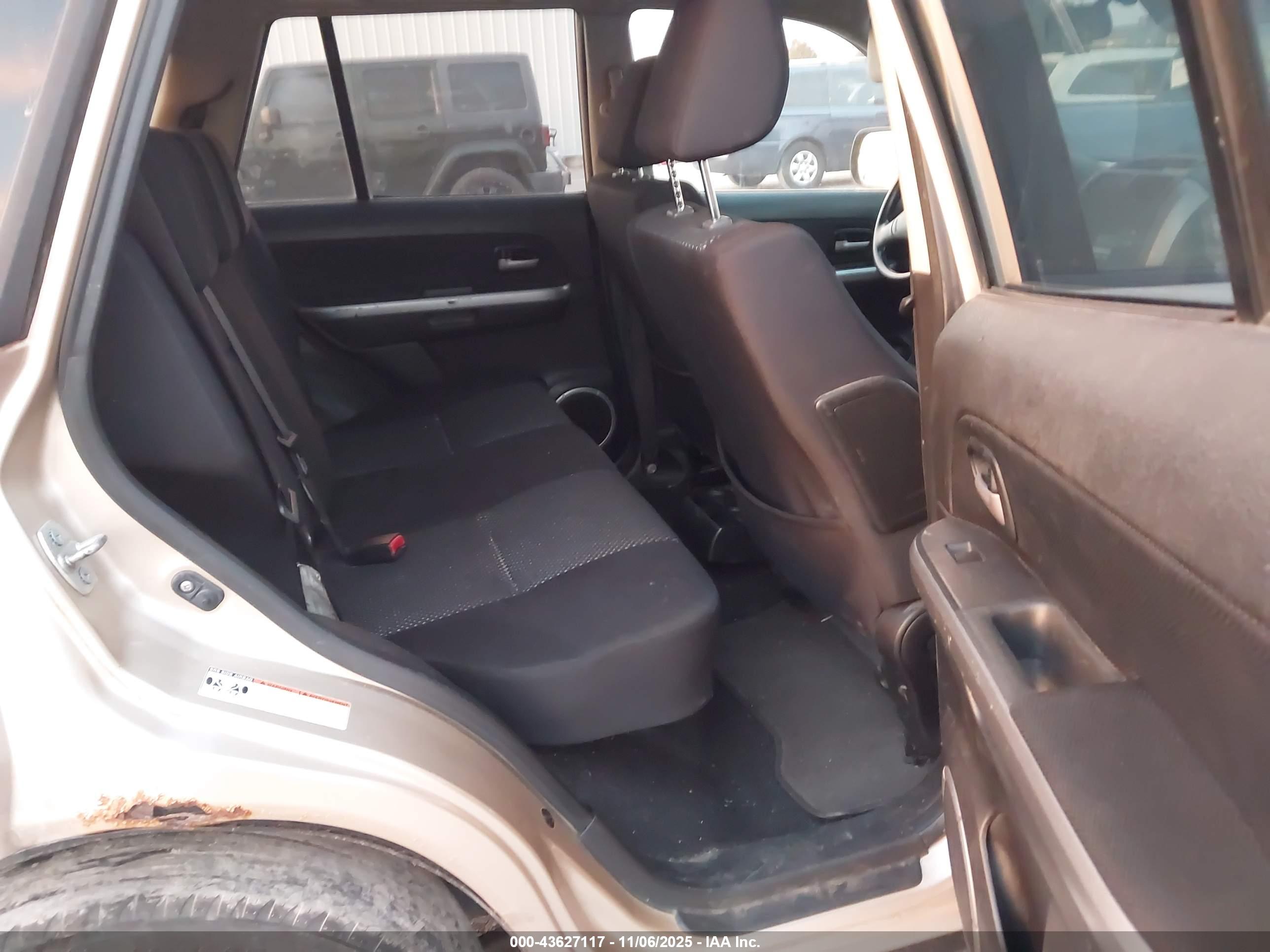SUZUKI GRAND image 8