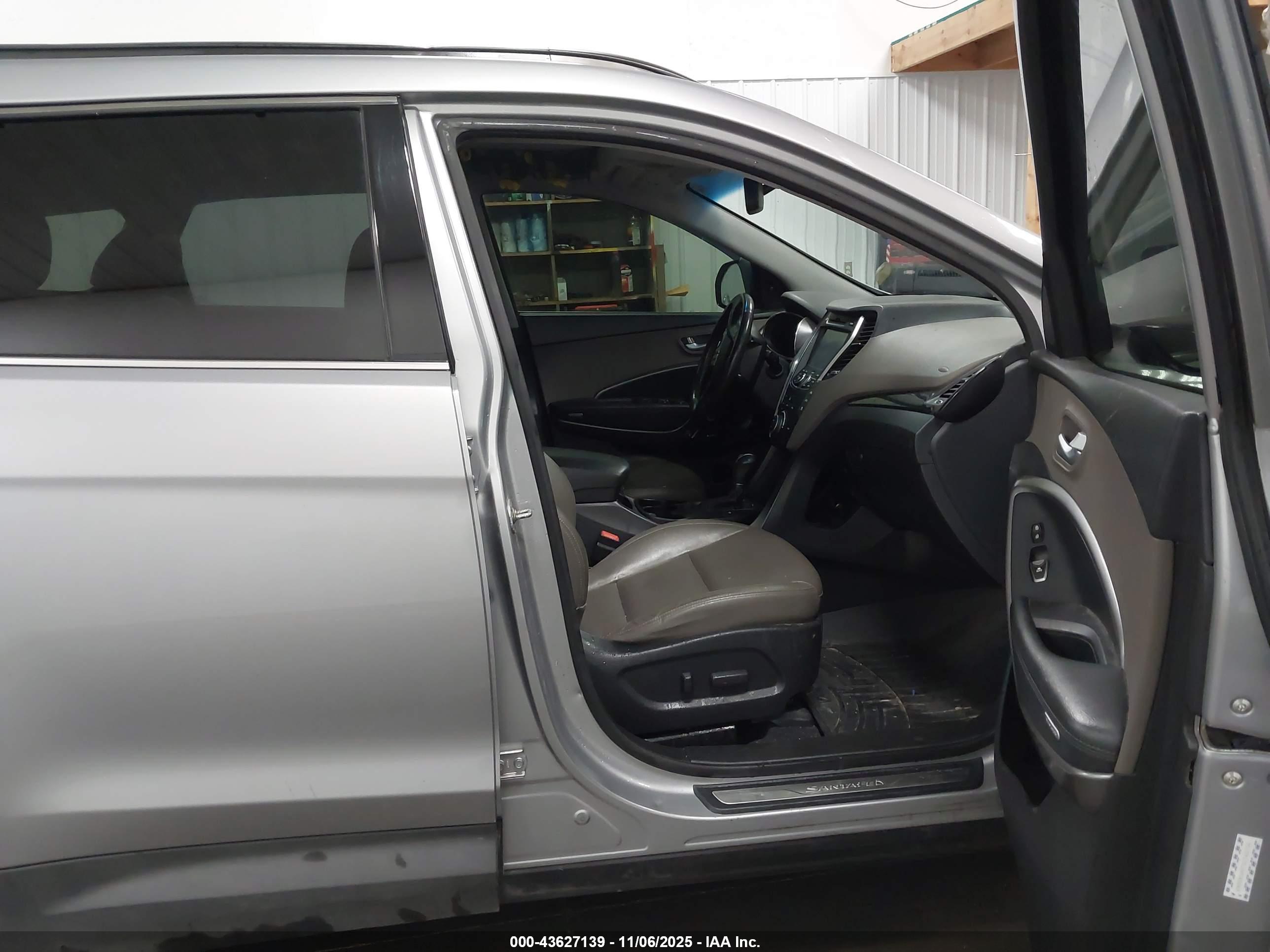 HYUNDAI SANTA image 5