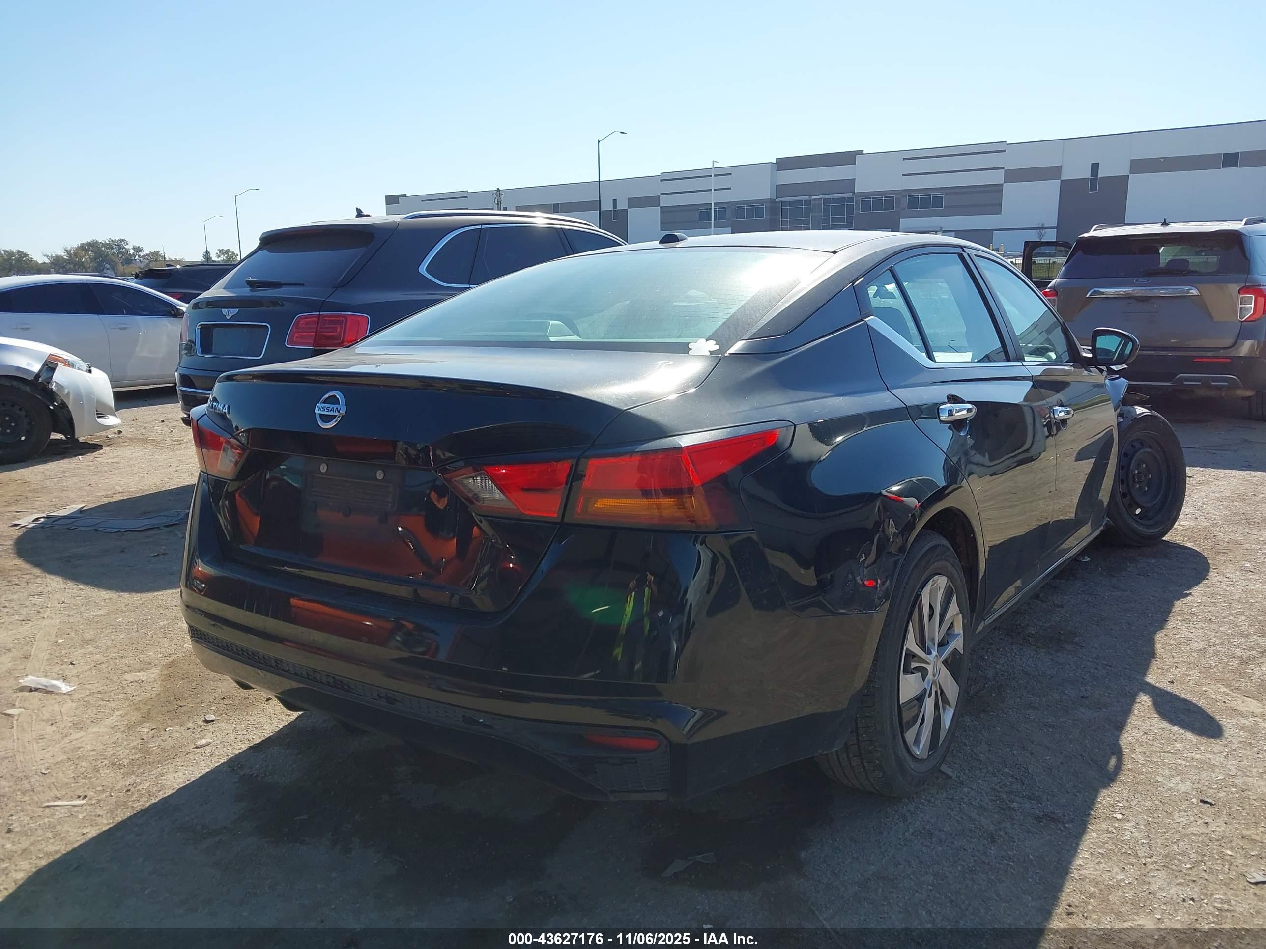 NISSAN ALTIMA image 4