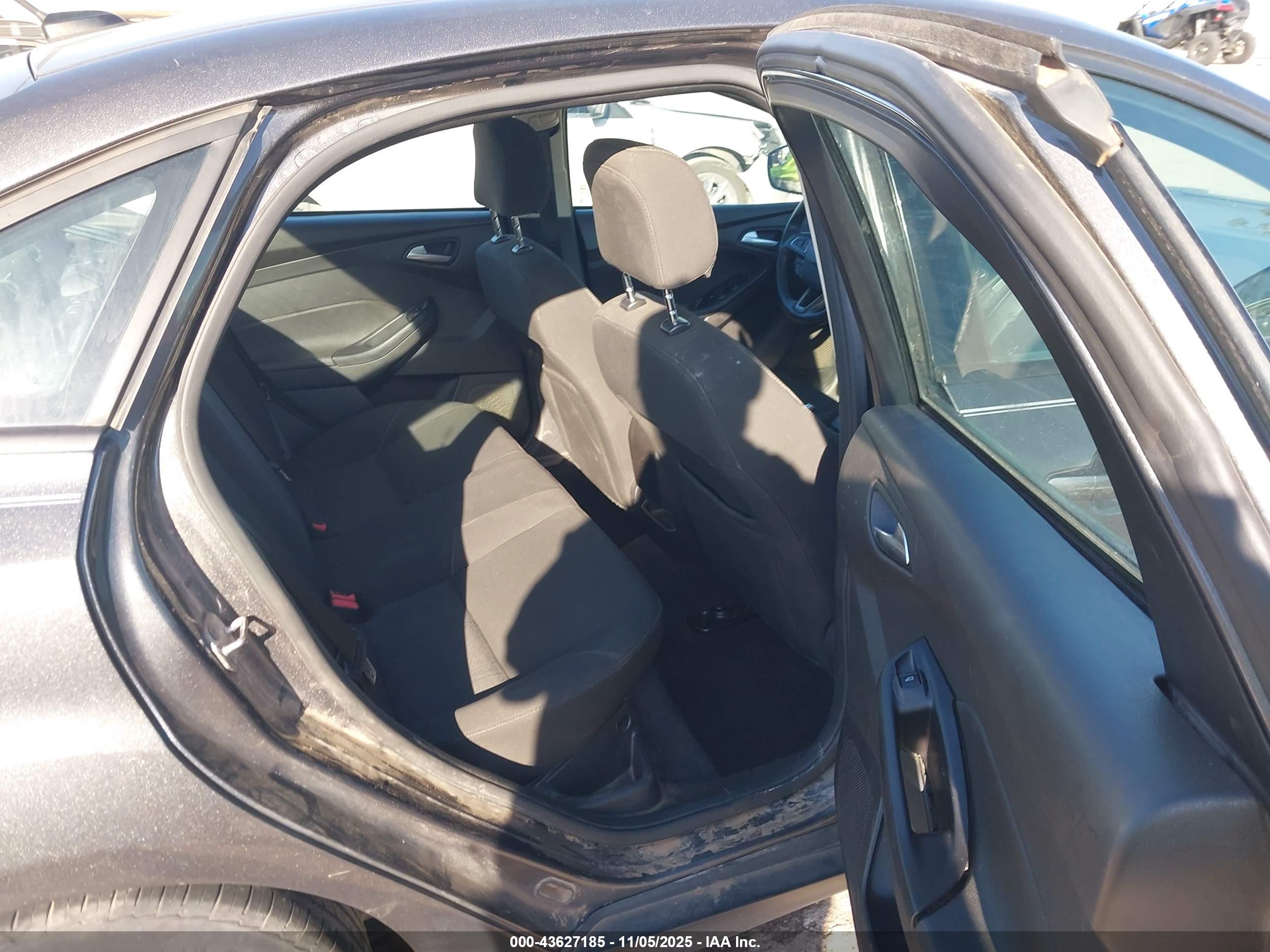 FORD FOCUS image 8