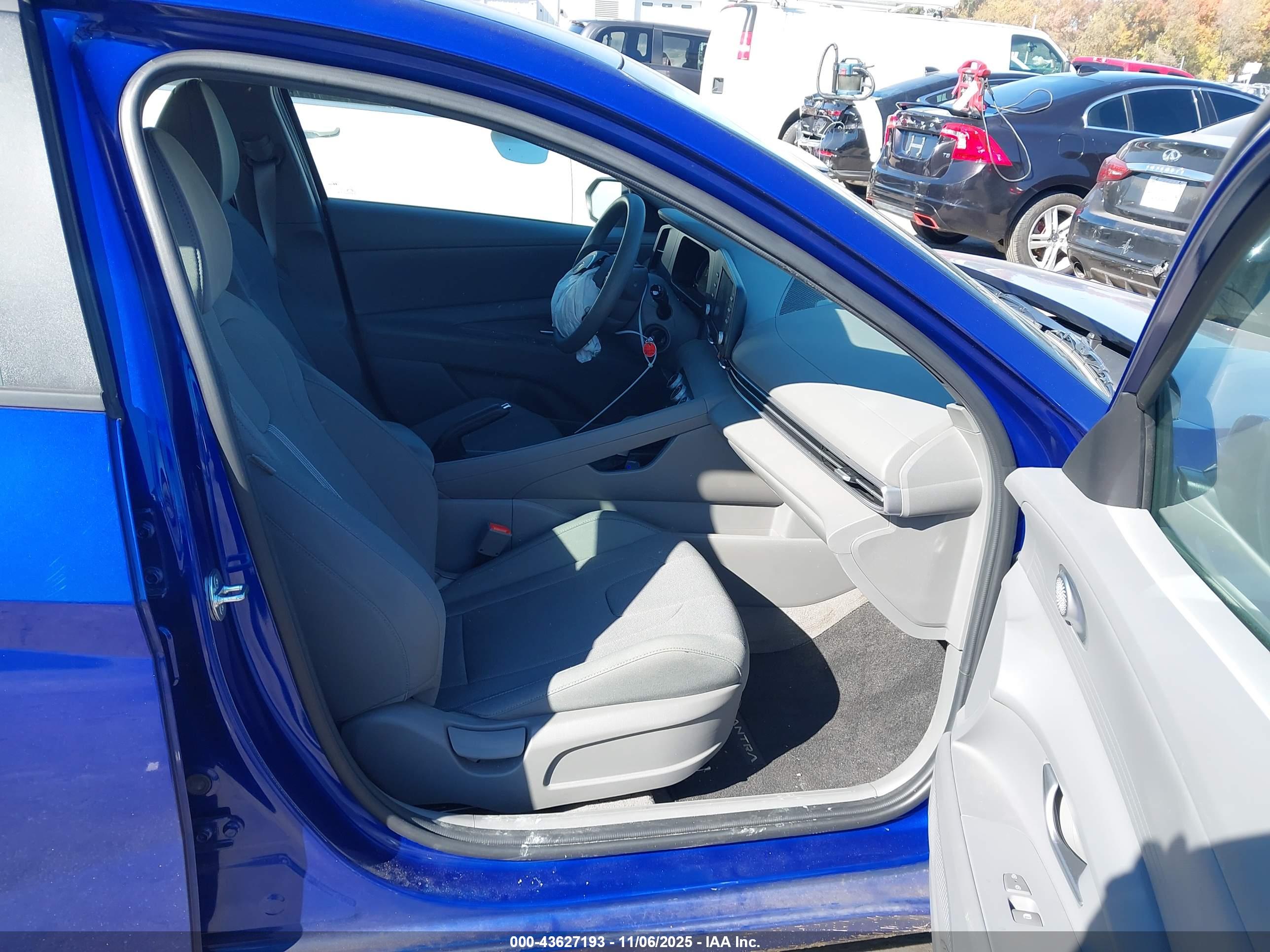 HYUNDAI ELANTRA image 5