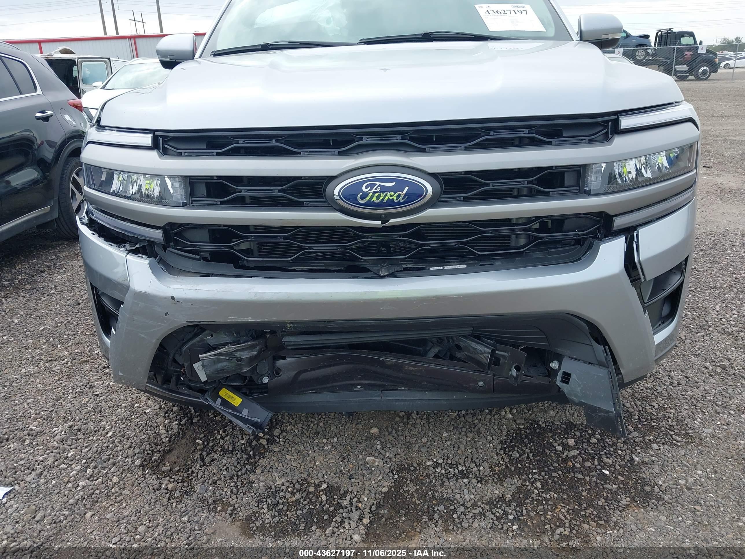 FORD EXPEDITION image 6