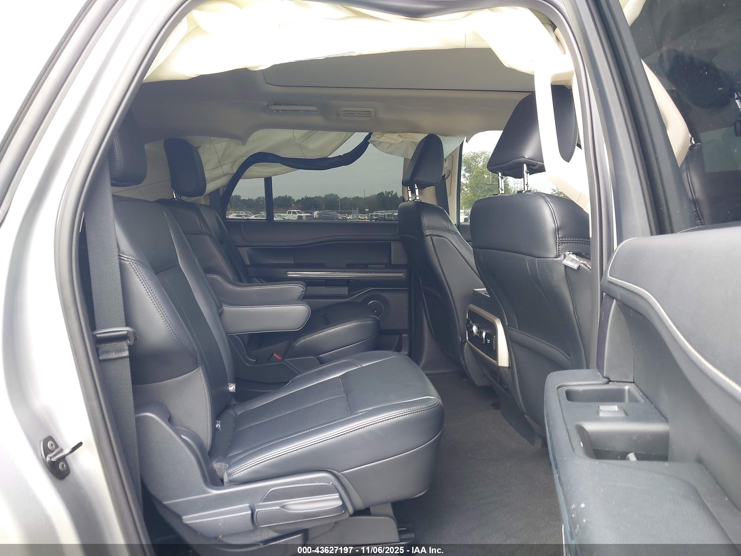 FORD EXPEDITION image 8