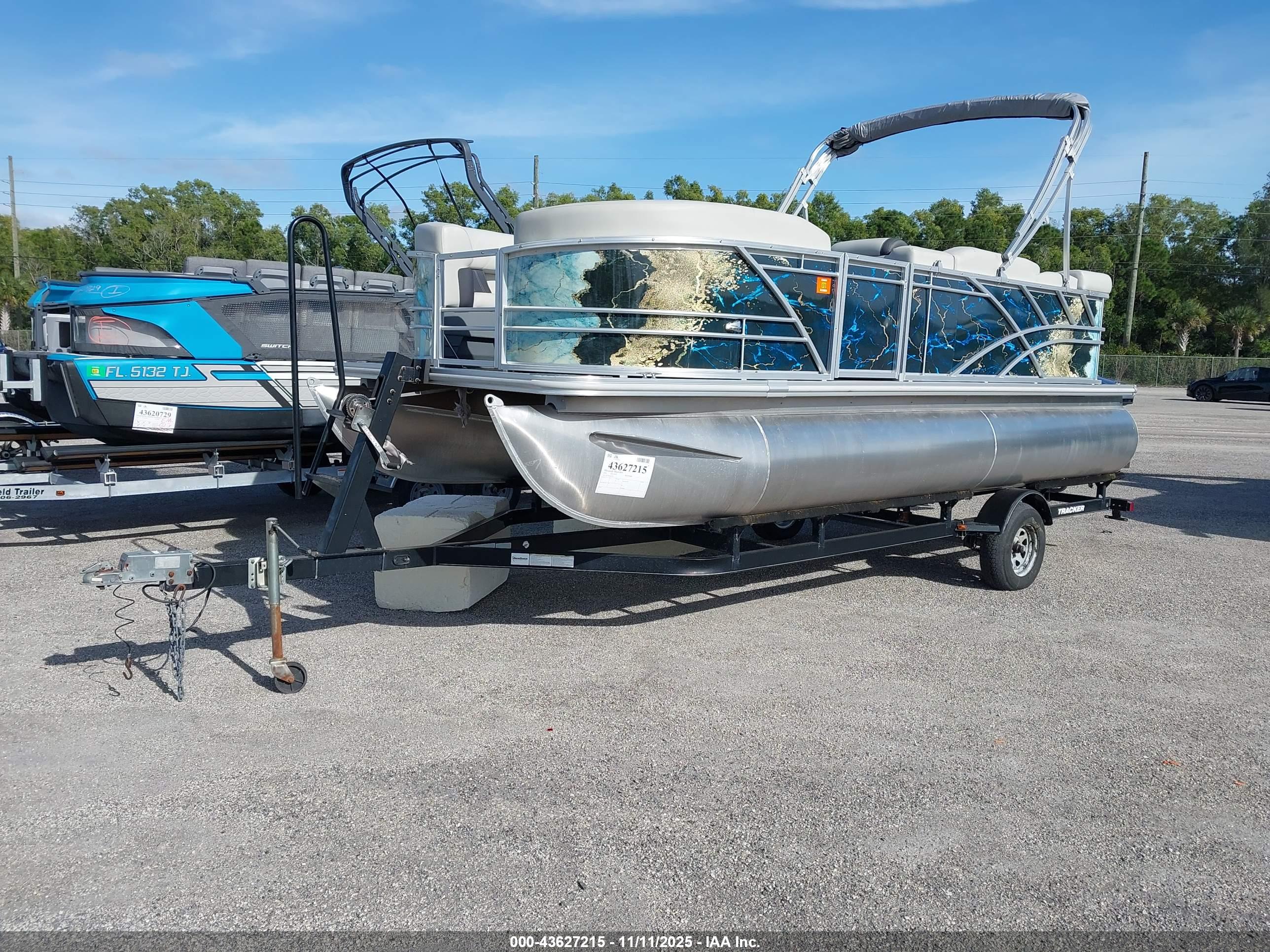 SYLVAN PONTOON image 2