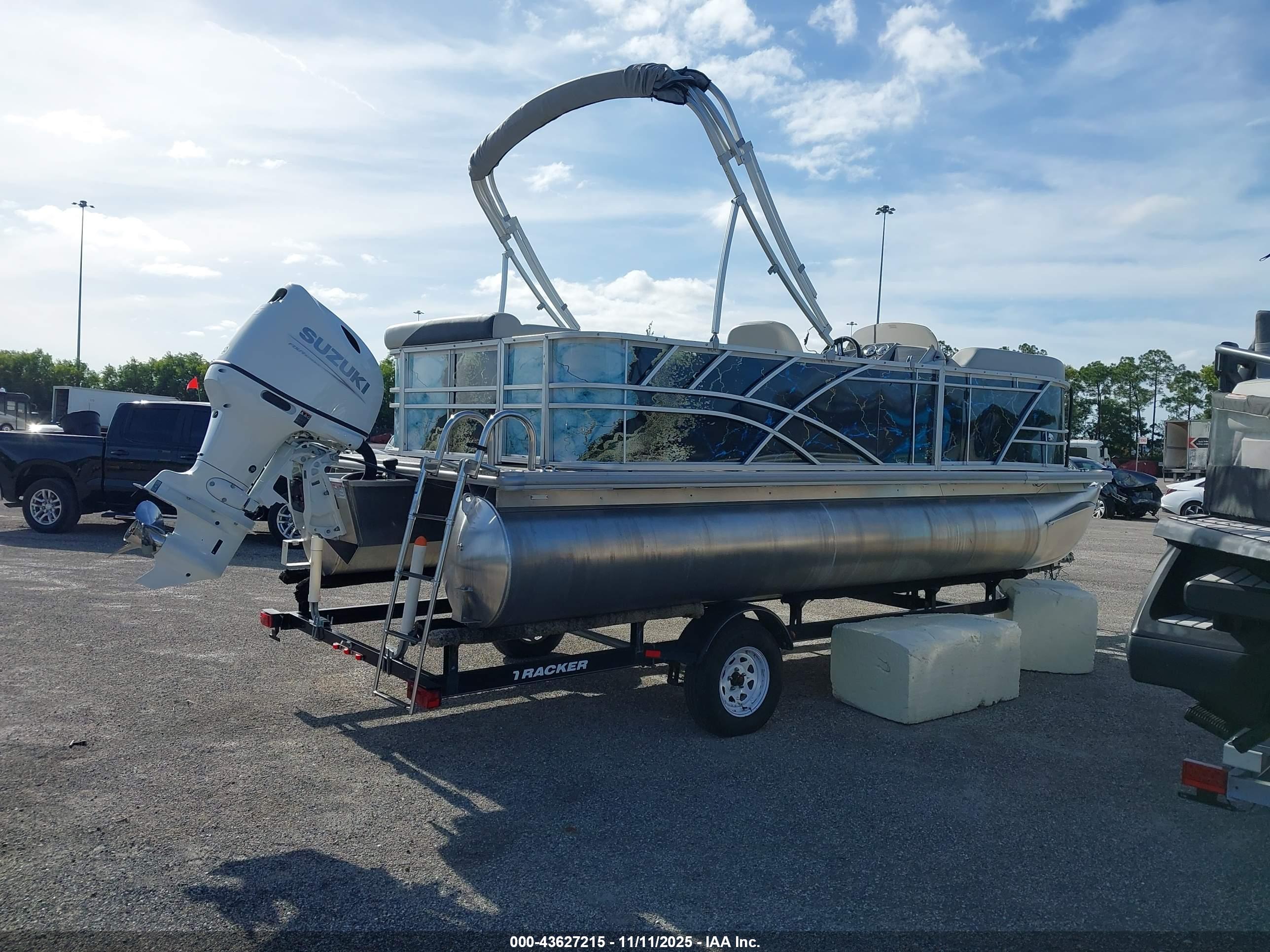 SYLVAN PONTOON image 4
