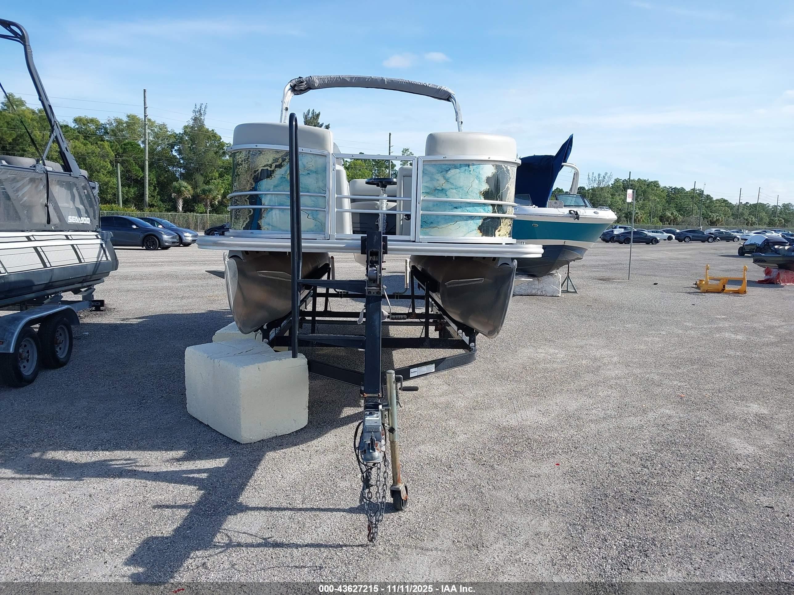 SYLVAN PONTOON image 6