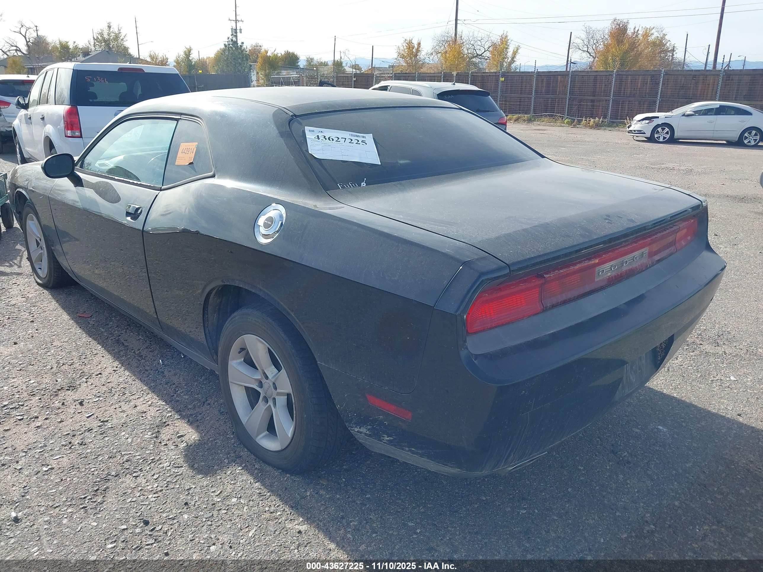 DODGE CHALLENGER image 3