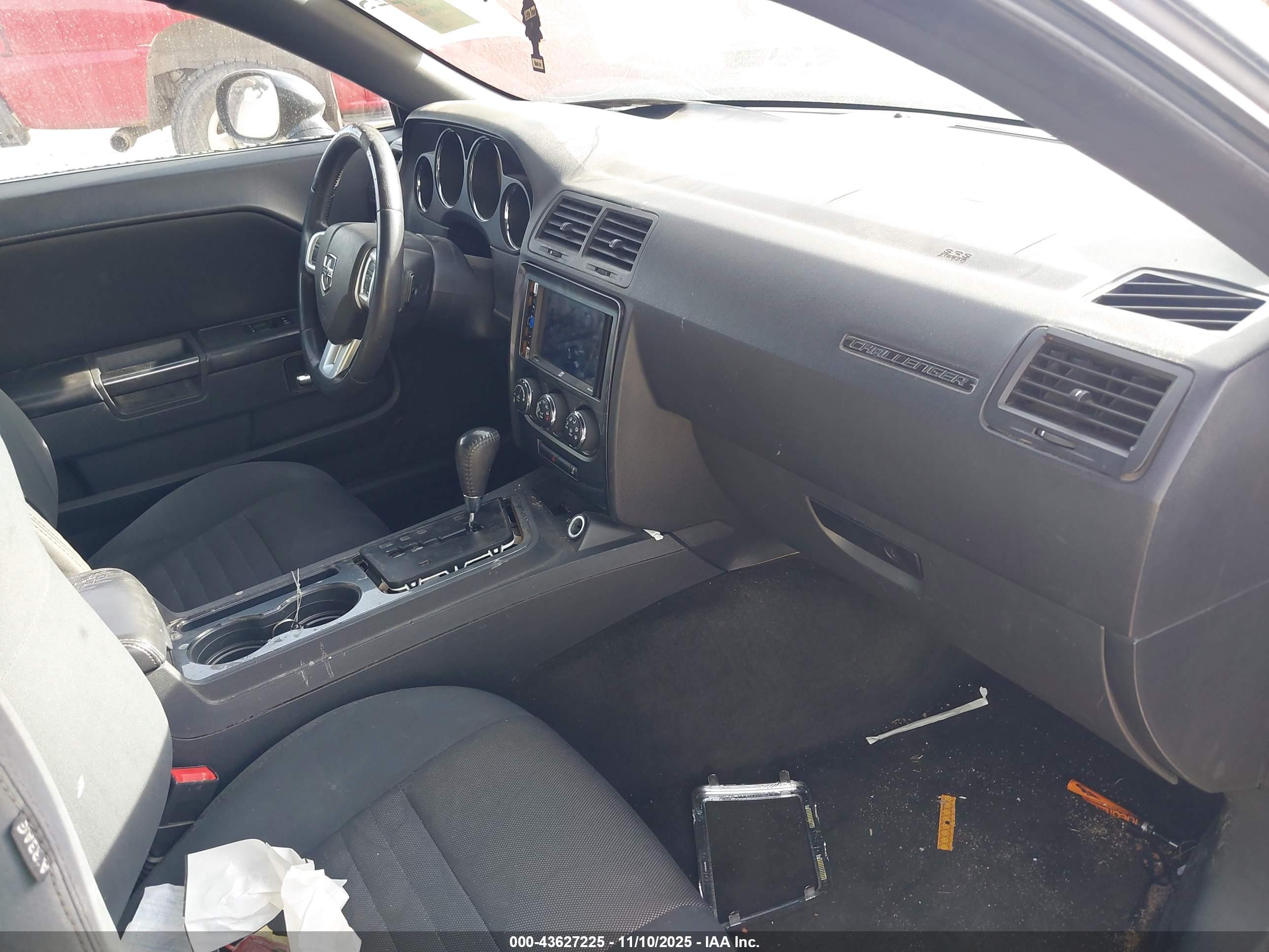 DODGE CHALLENGER image 5