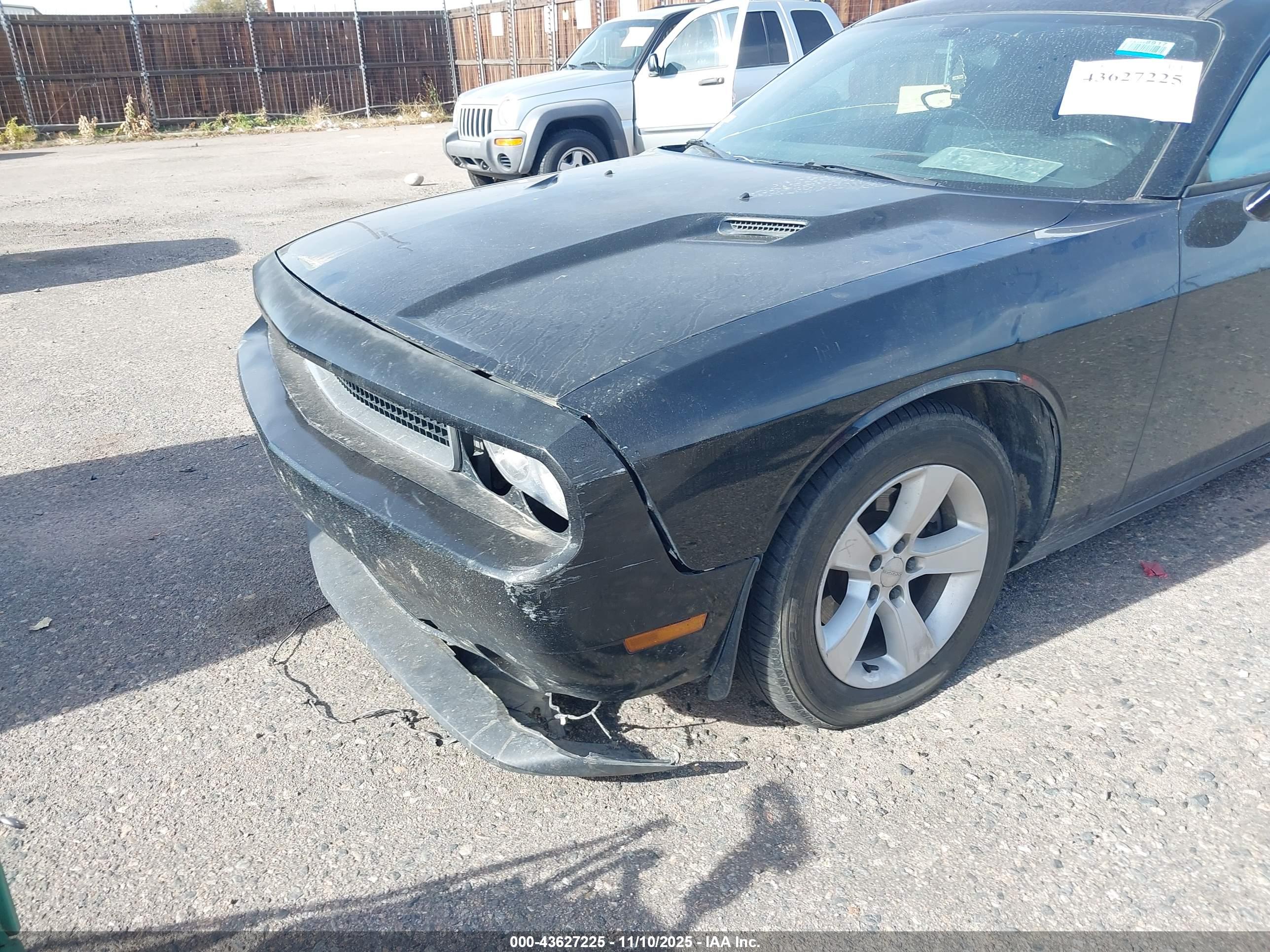 DODGE CHALLENGER image 6