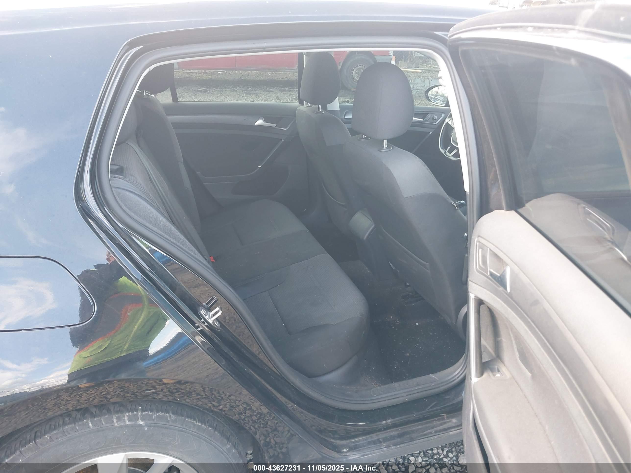 VOLKSWAGEN GOLF image 8