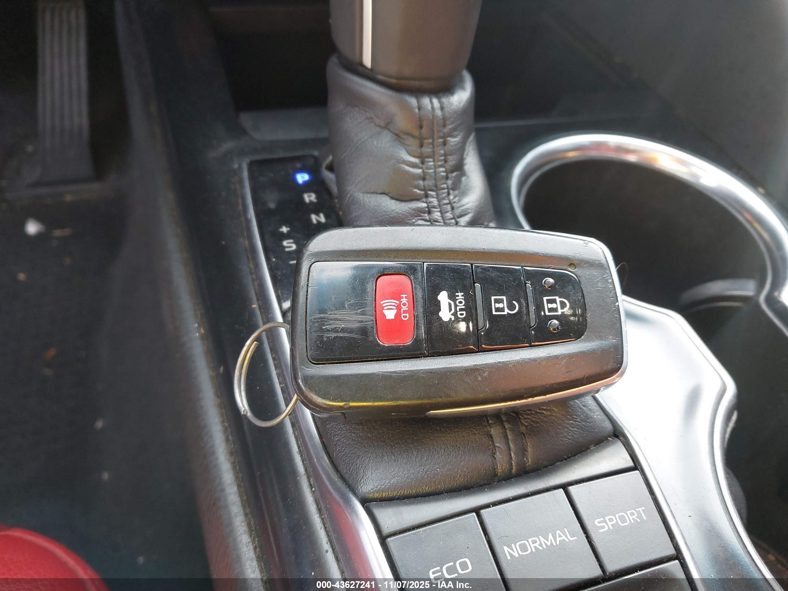 TOYOTA CAMRY image 11