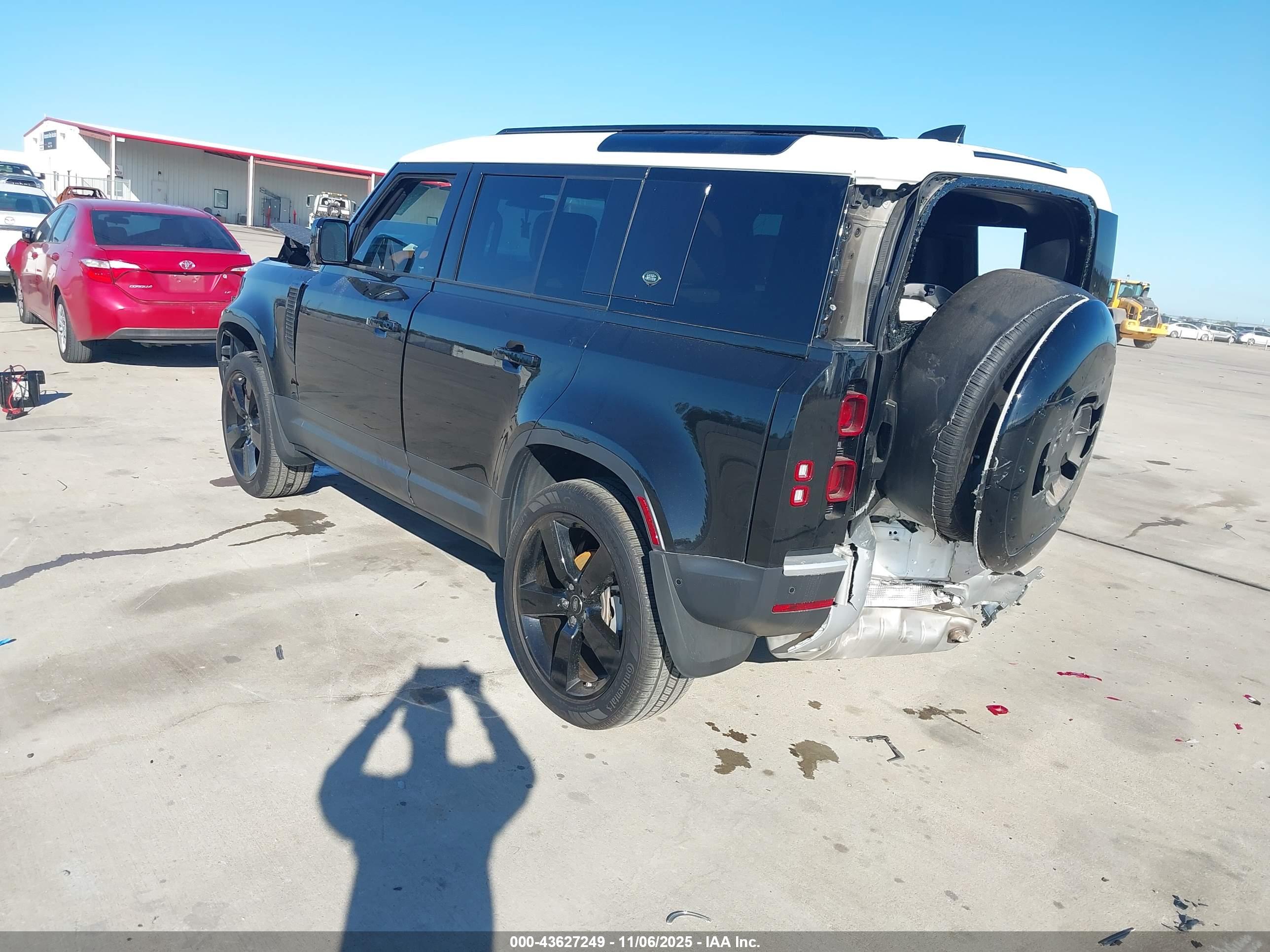 LAND ROVER image 3