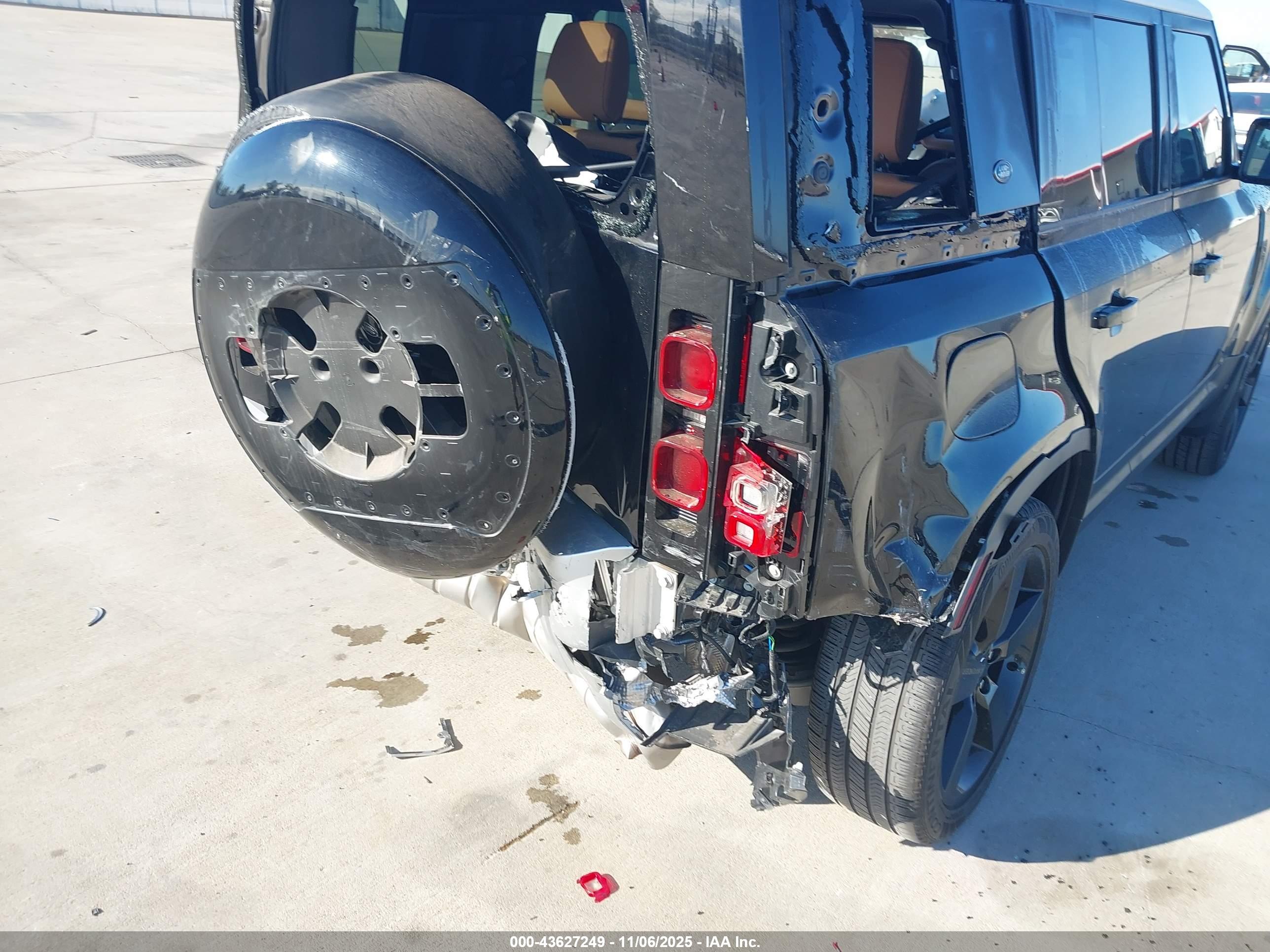 LAND ROVER image 6