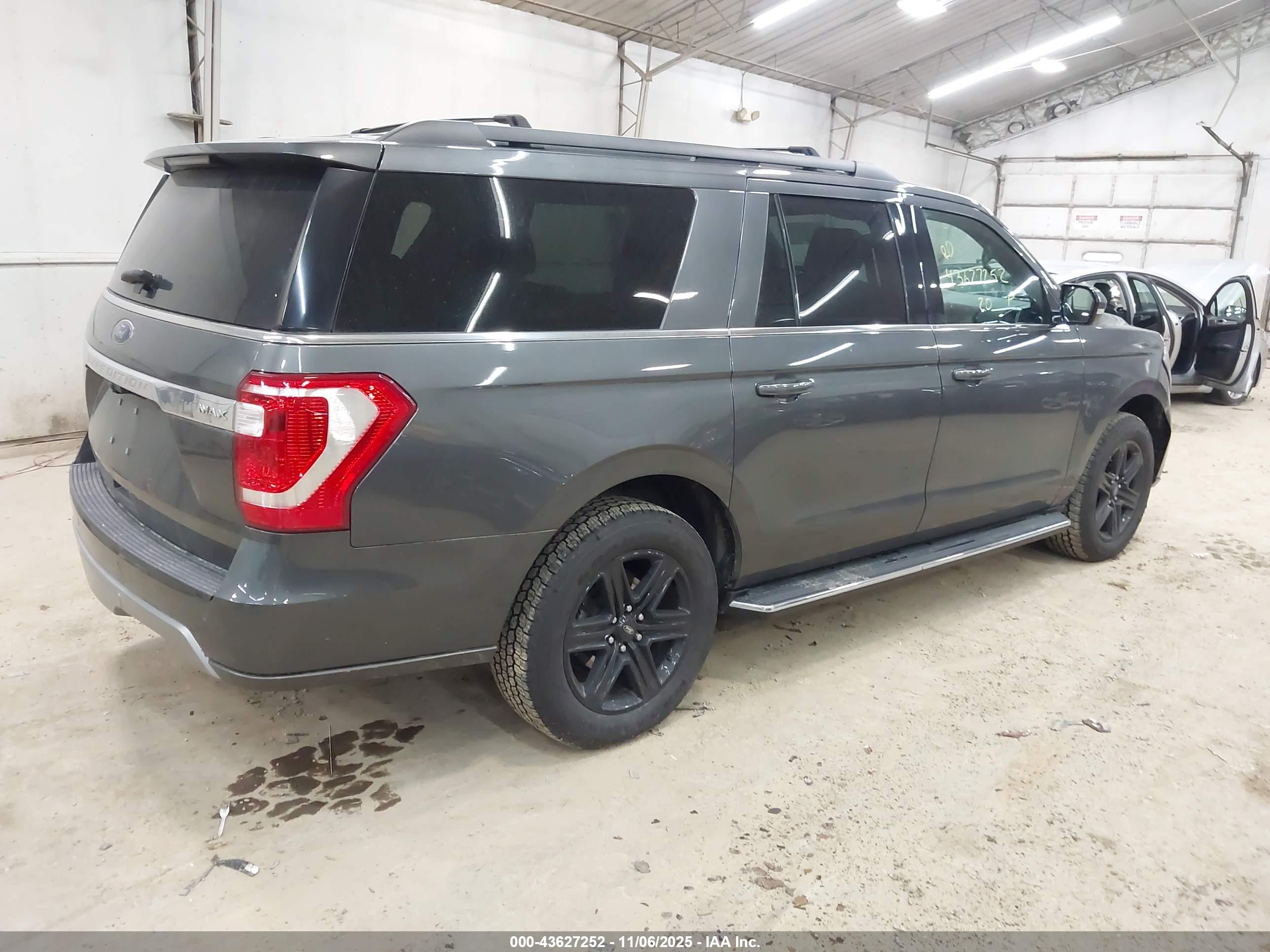 FORD EXPEDITION image 4