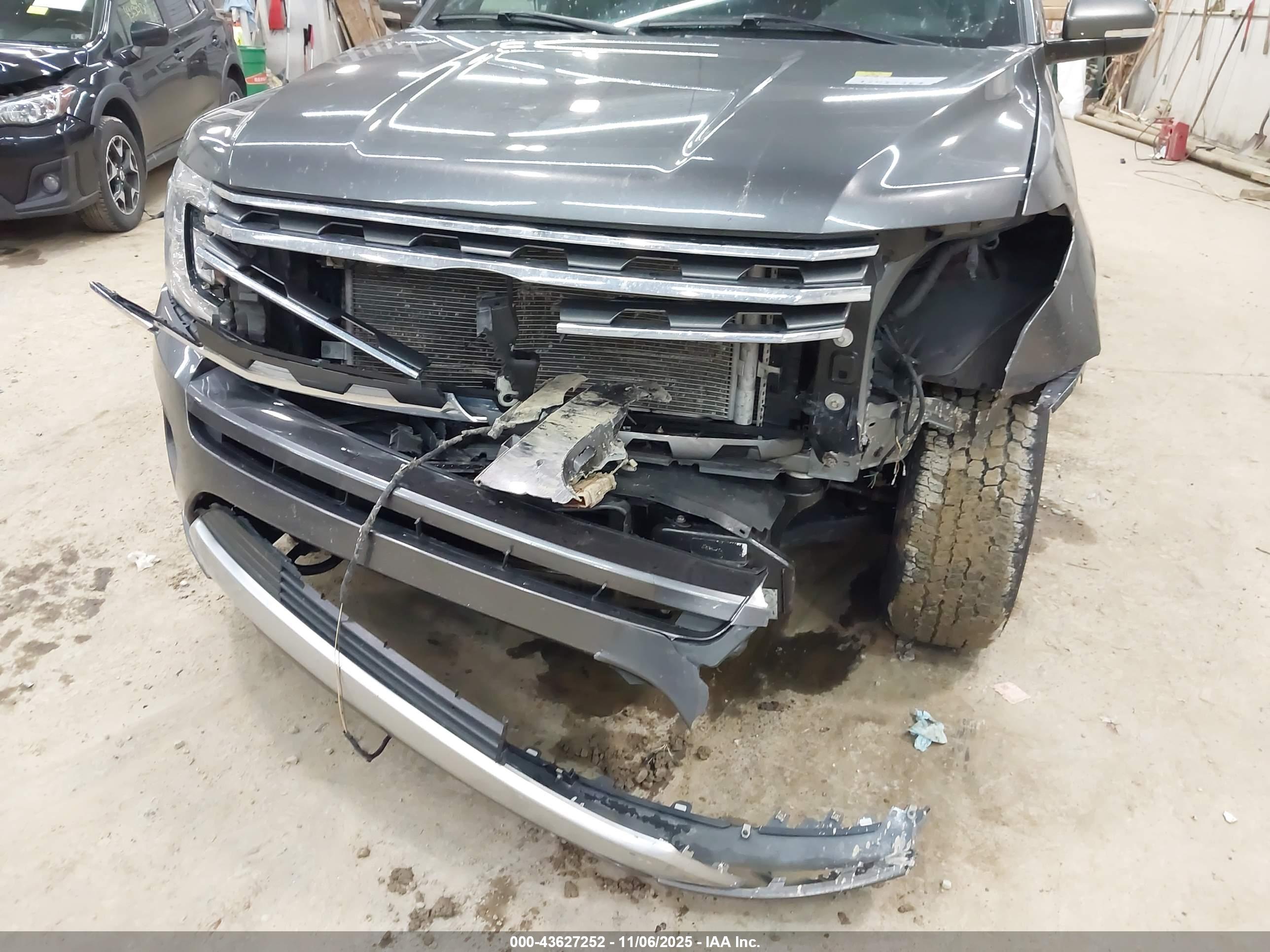 FORD EXPEDITION image 6