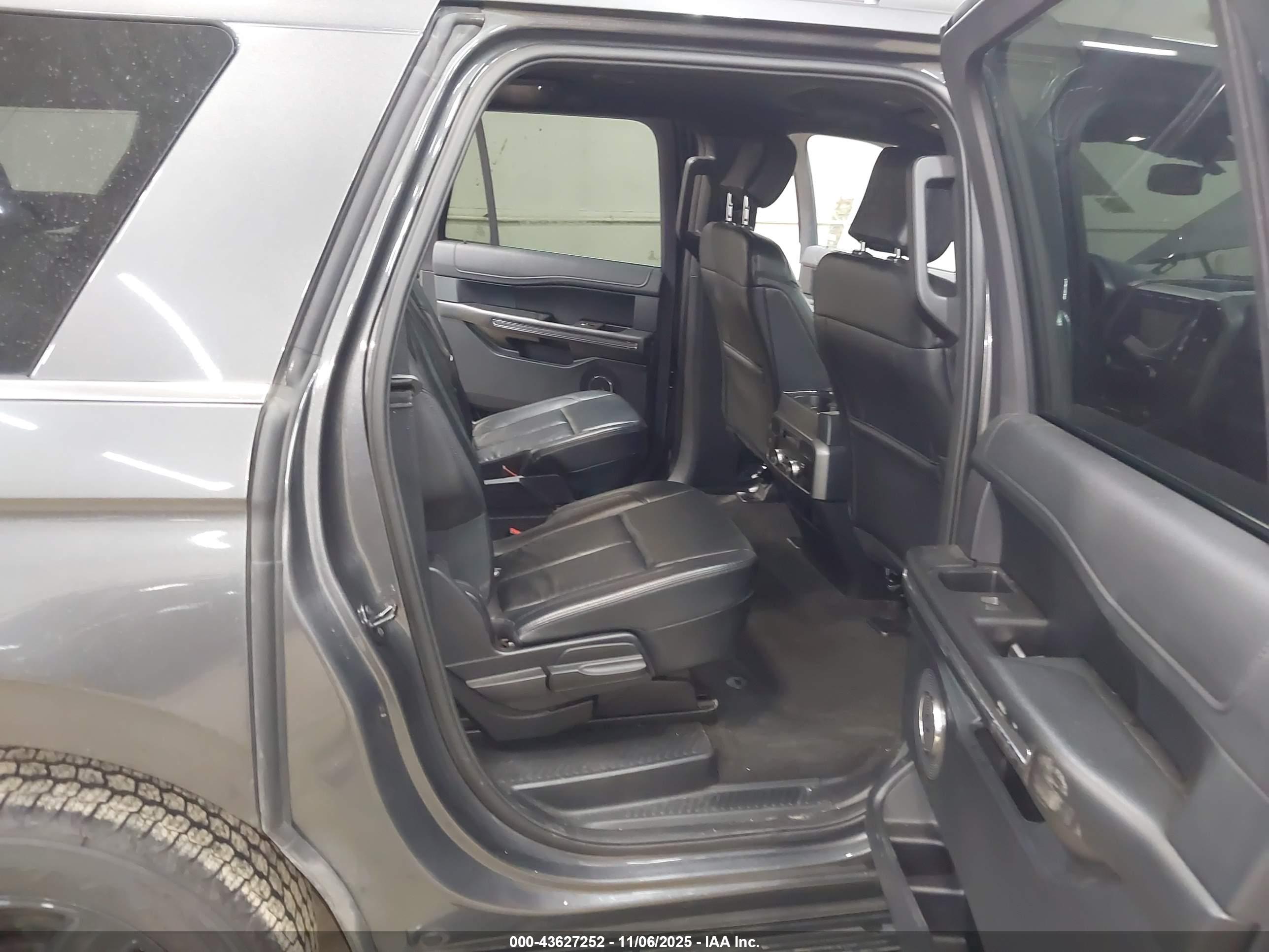 FORD EXPEDITION image 8