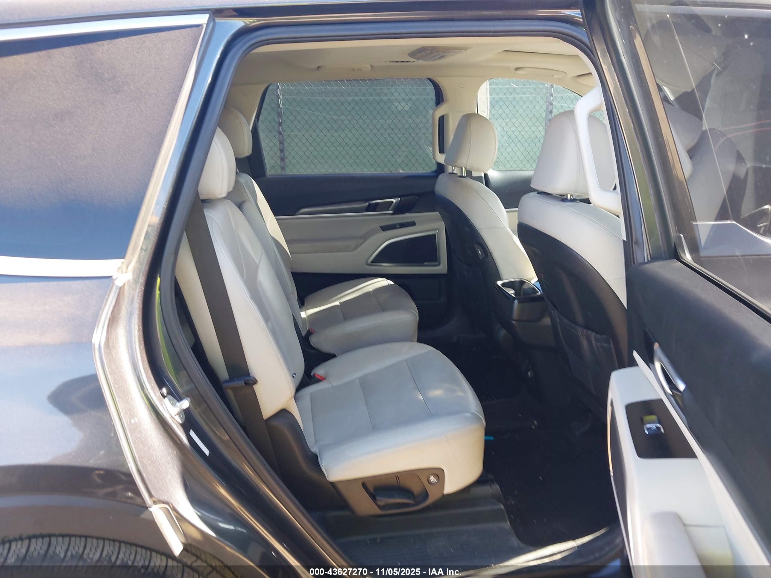 KIA TELLURIDE image 8