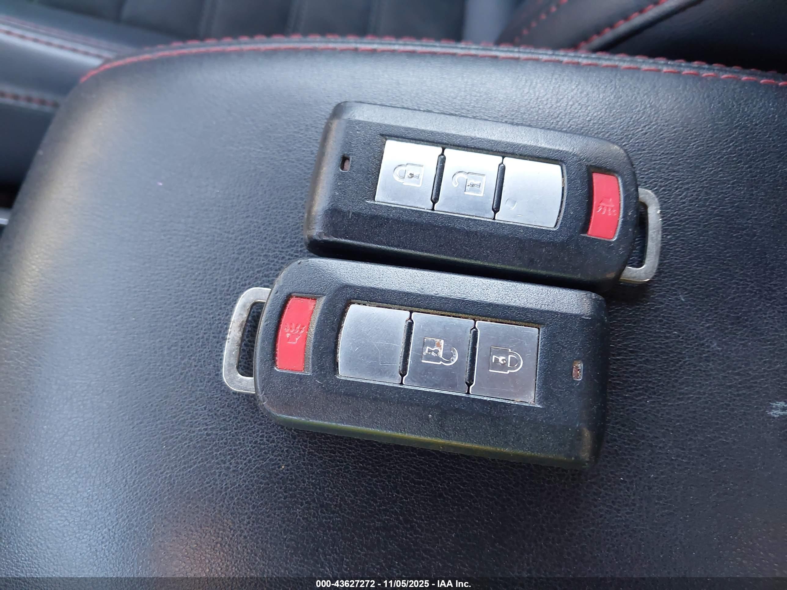 MITSUBISHI OUTLANDER image 11