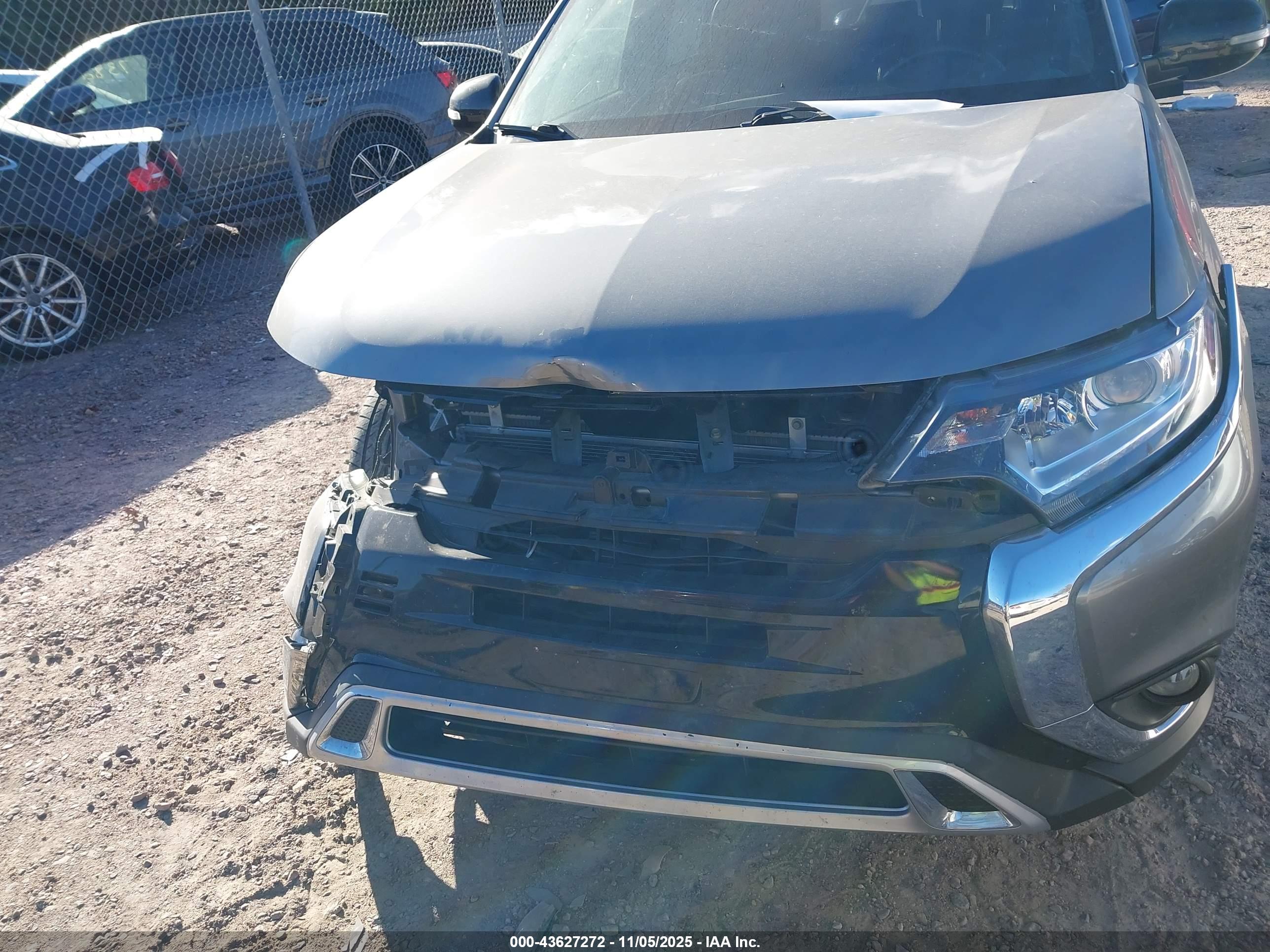MITSUBISHI OUTLANDER image 6