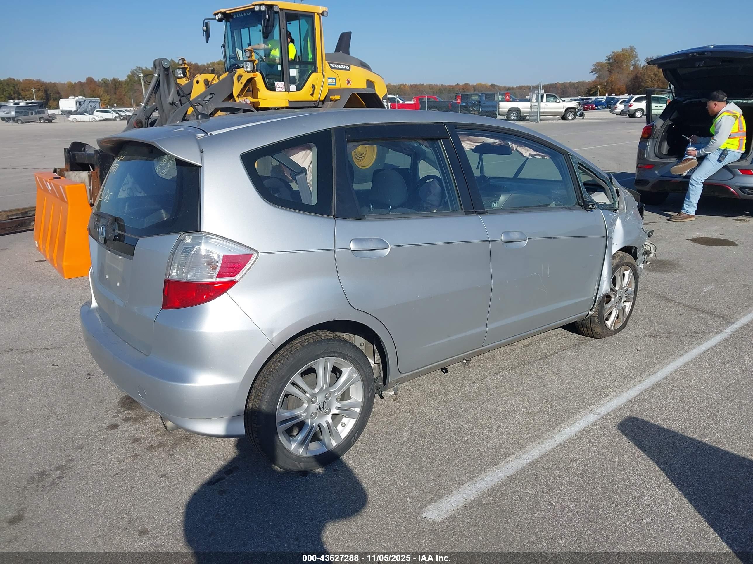 HONDA FIT image 4