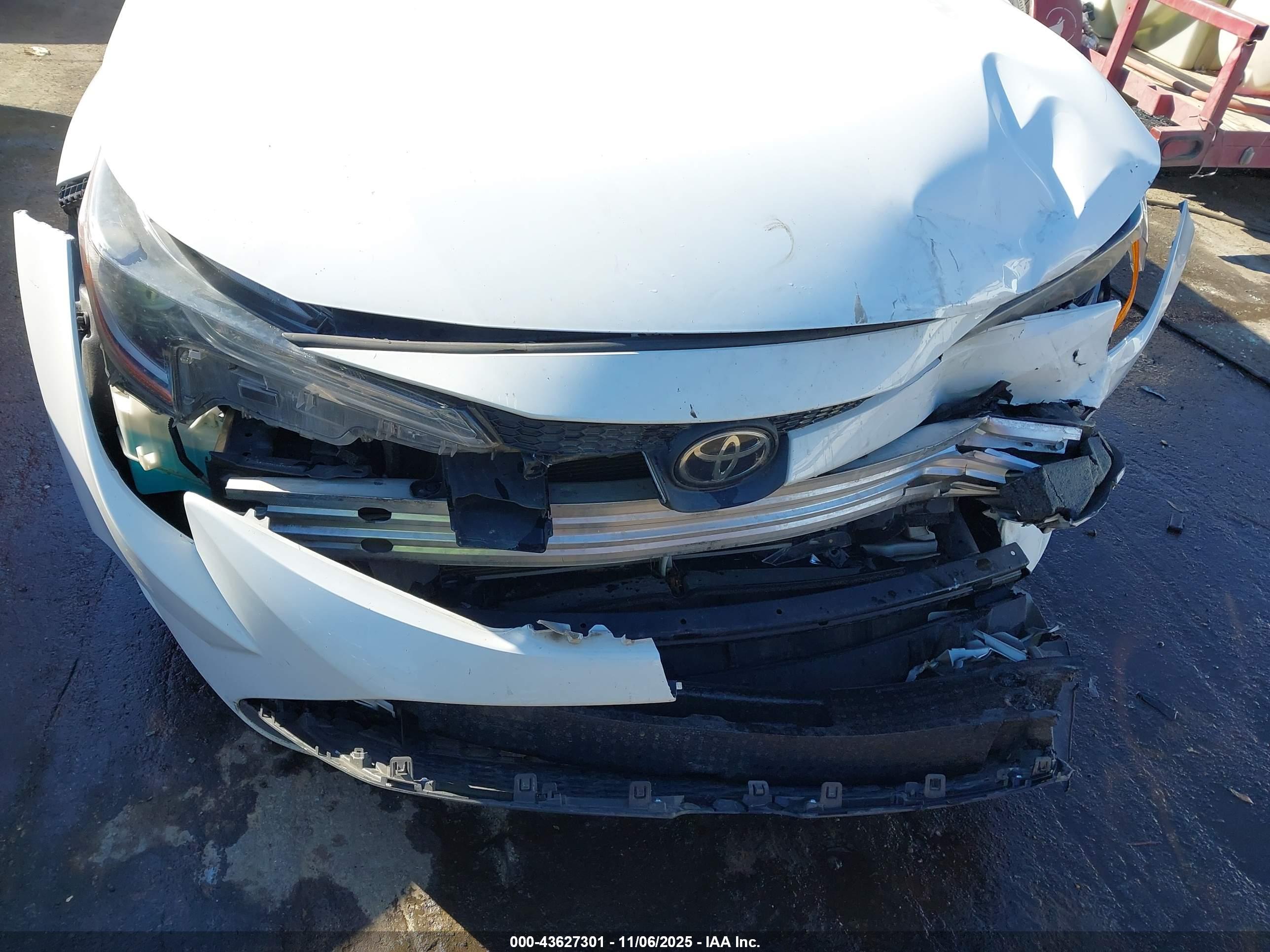 TOYOTA COROLLA image 6