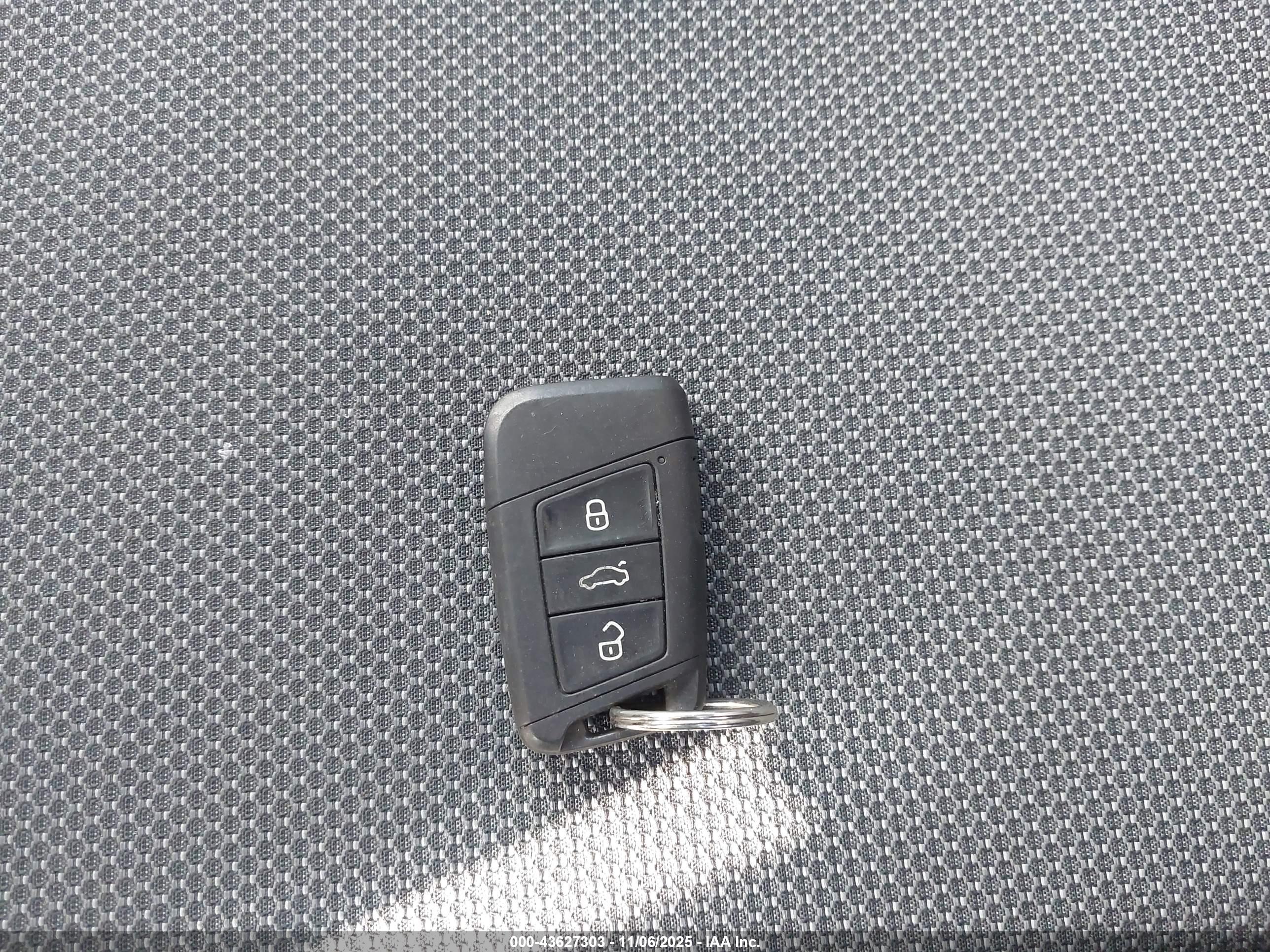 VOLKSWAGEN TAOS image 11