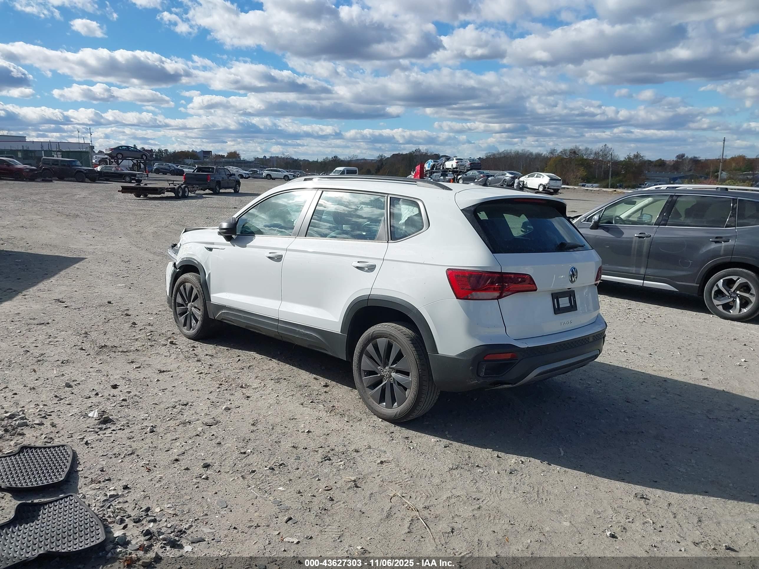 VOLKSWAGEN TAOS image 3