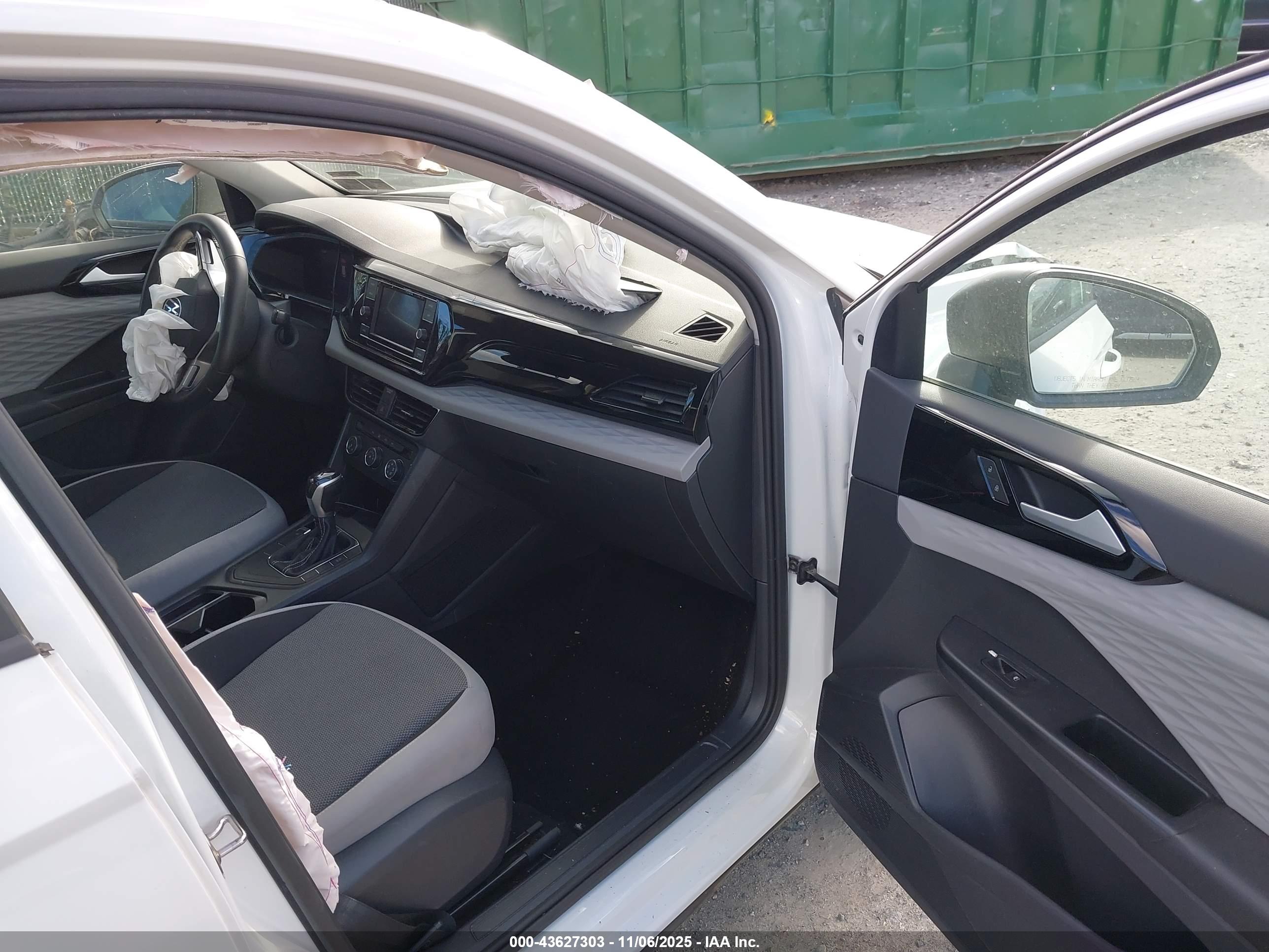 VOLKSWAGEN TAOS image 5