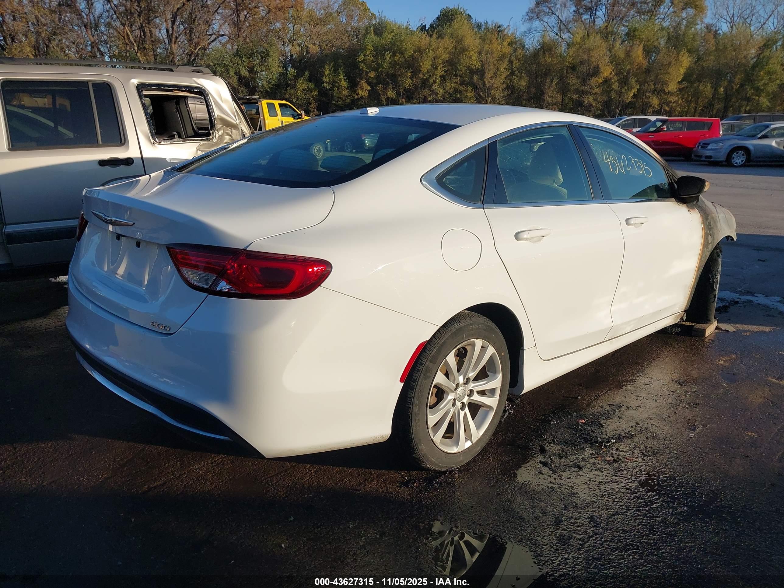 CHRYSLER 200 image 4