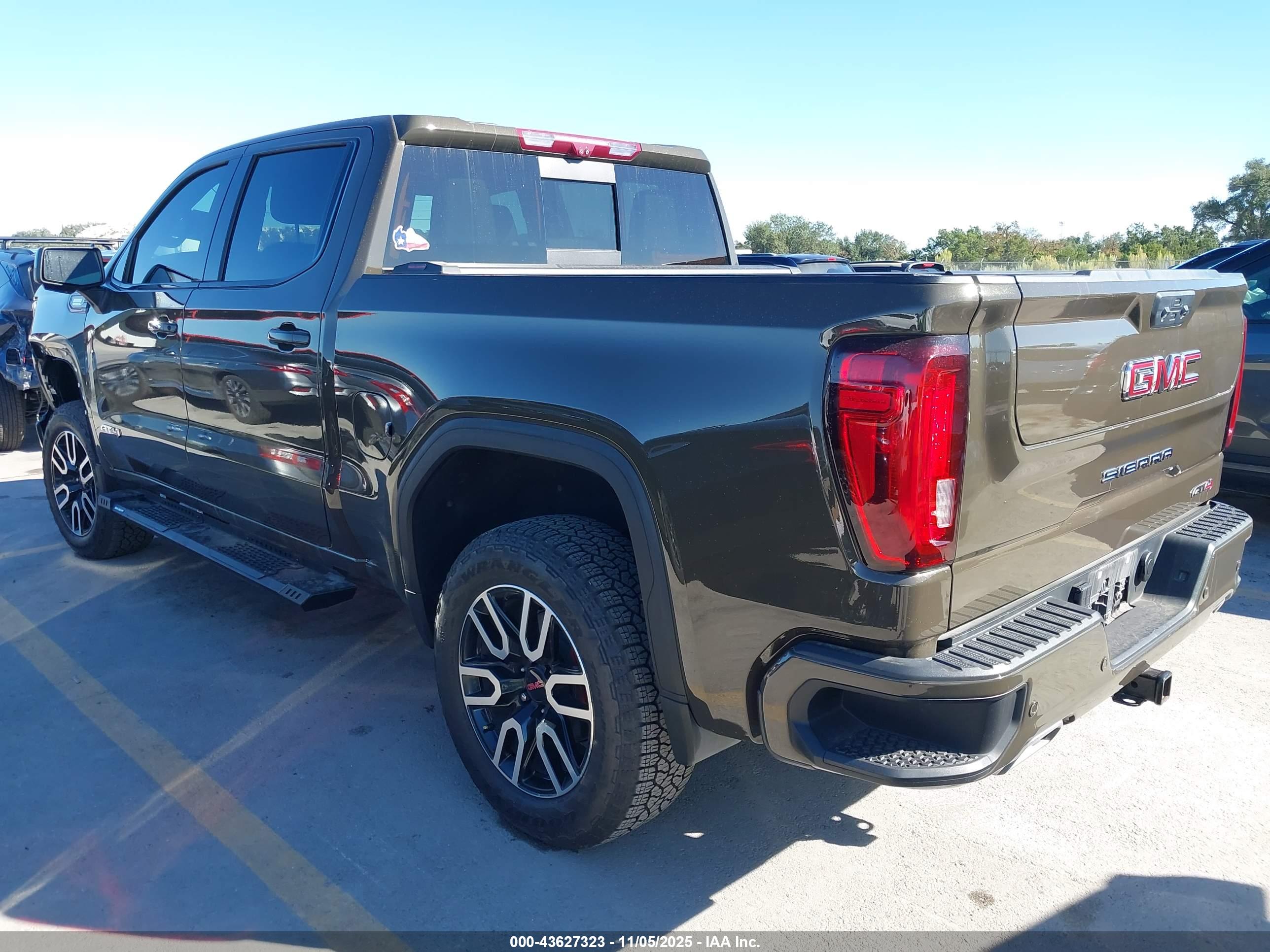 GMC SIERRA image 3