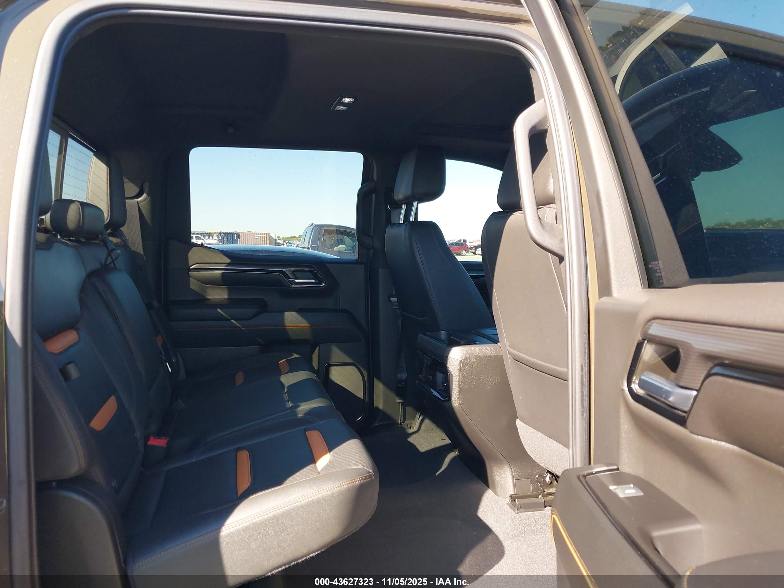 GMC SIERRA image 8