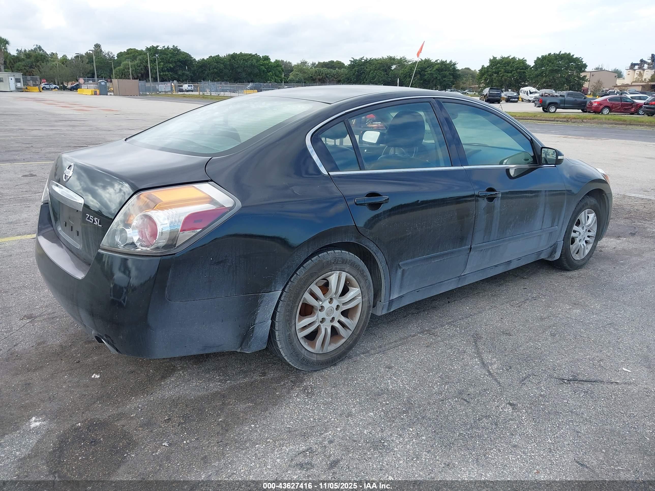 NISSAN ALTIMA image 4