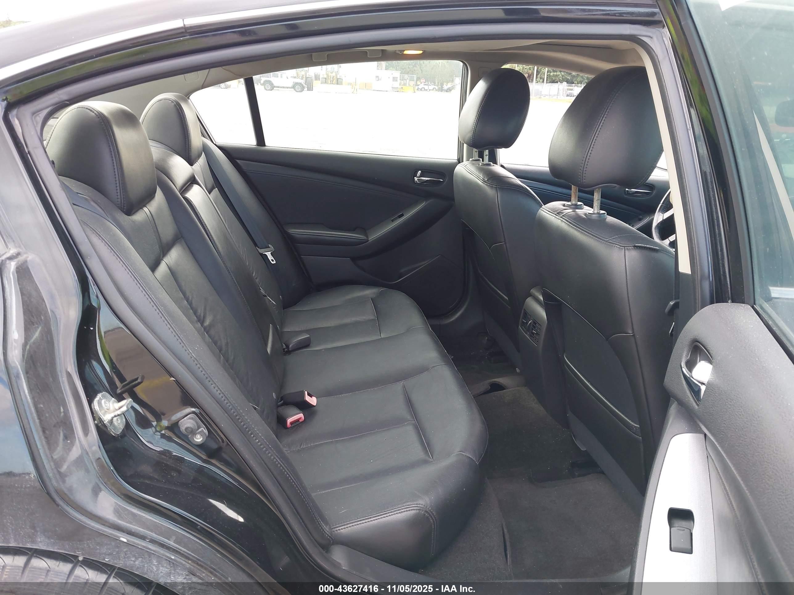 NISSAN ALTIMA image 8