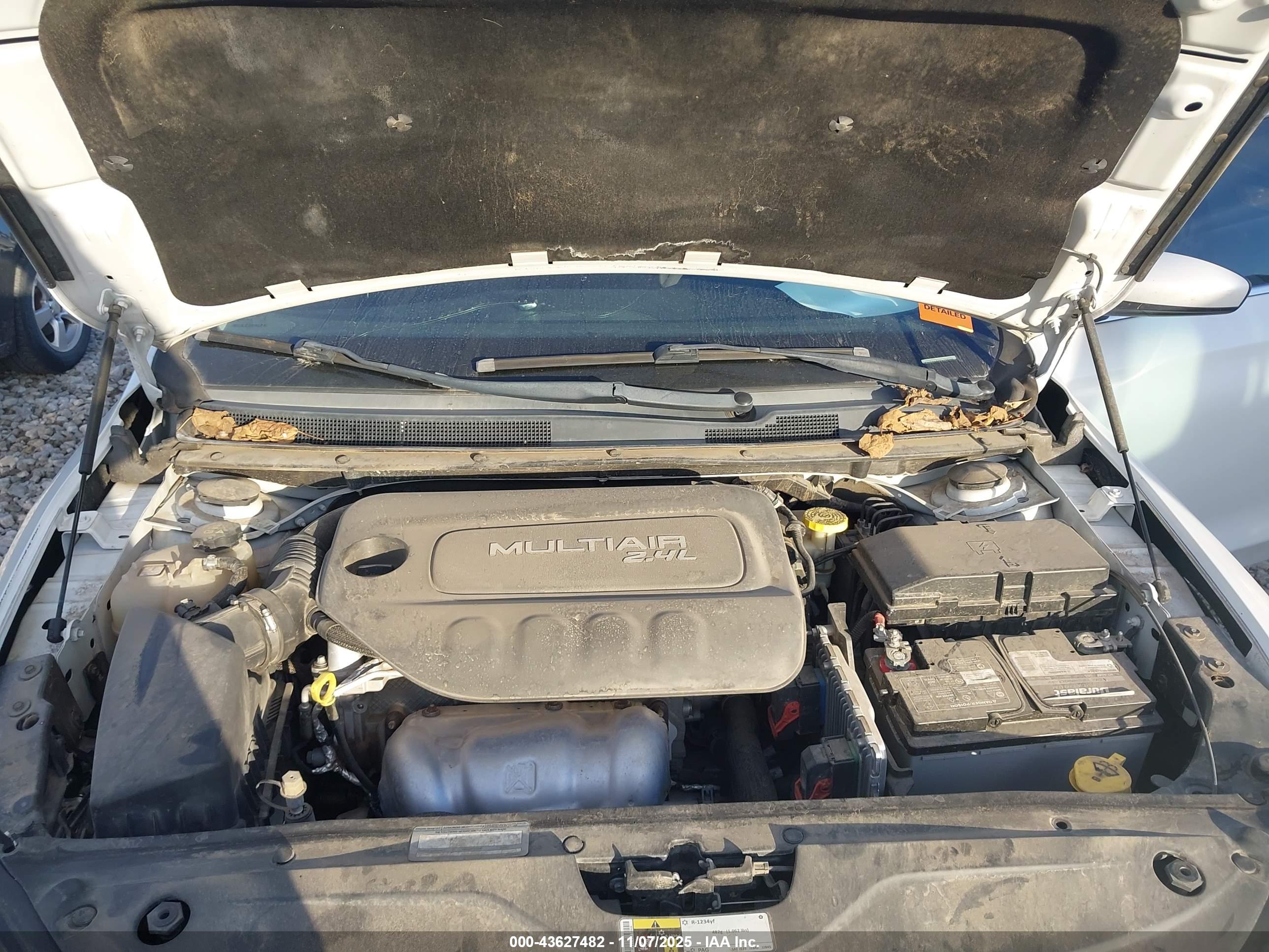 CHRYSLER 200 image 10