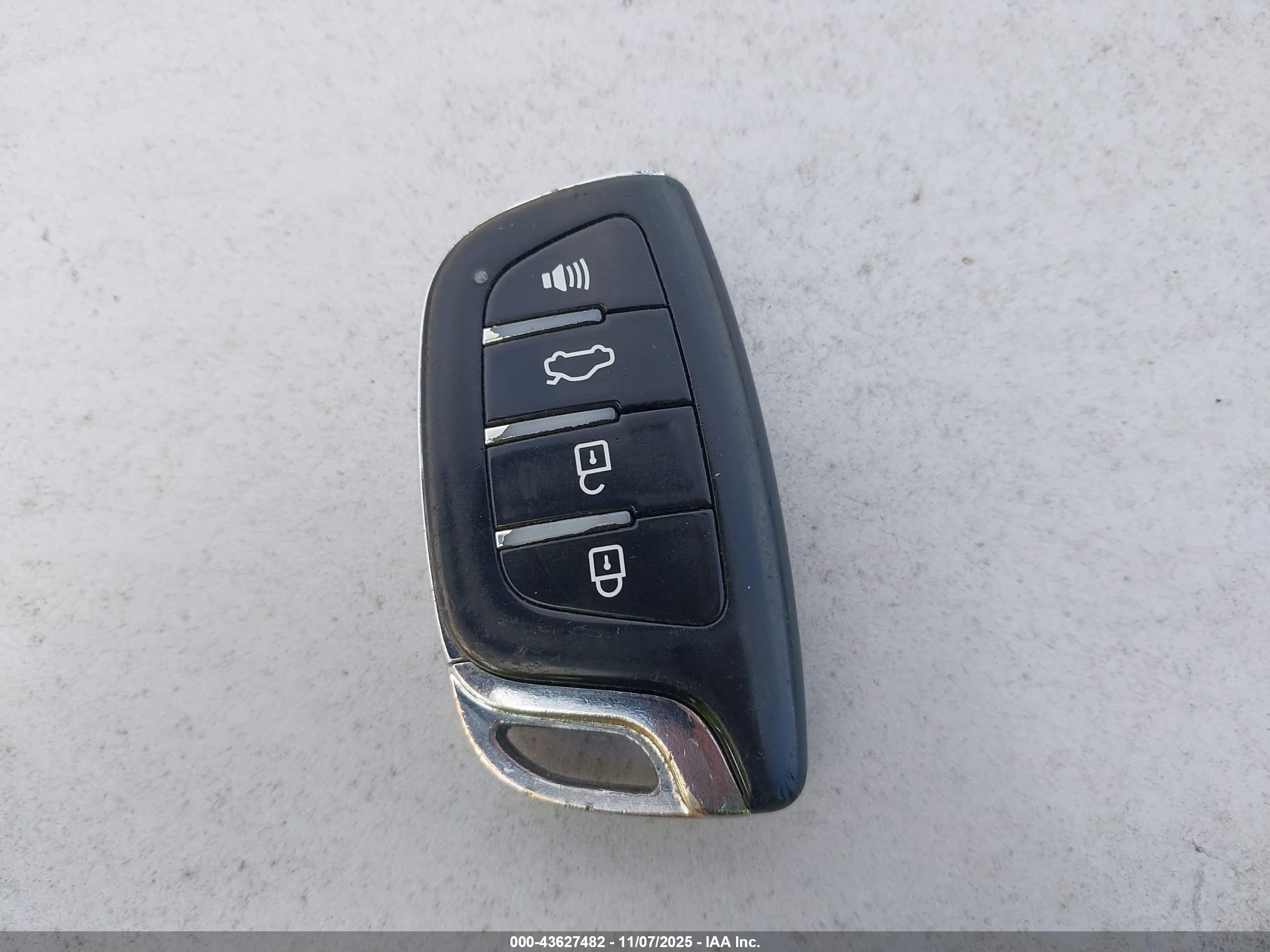 CHRYSLER 200 image 11