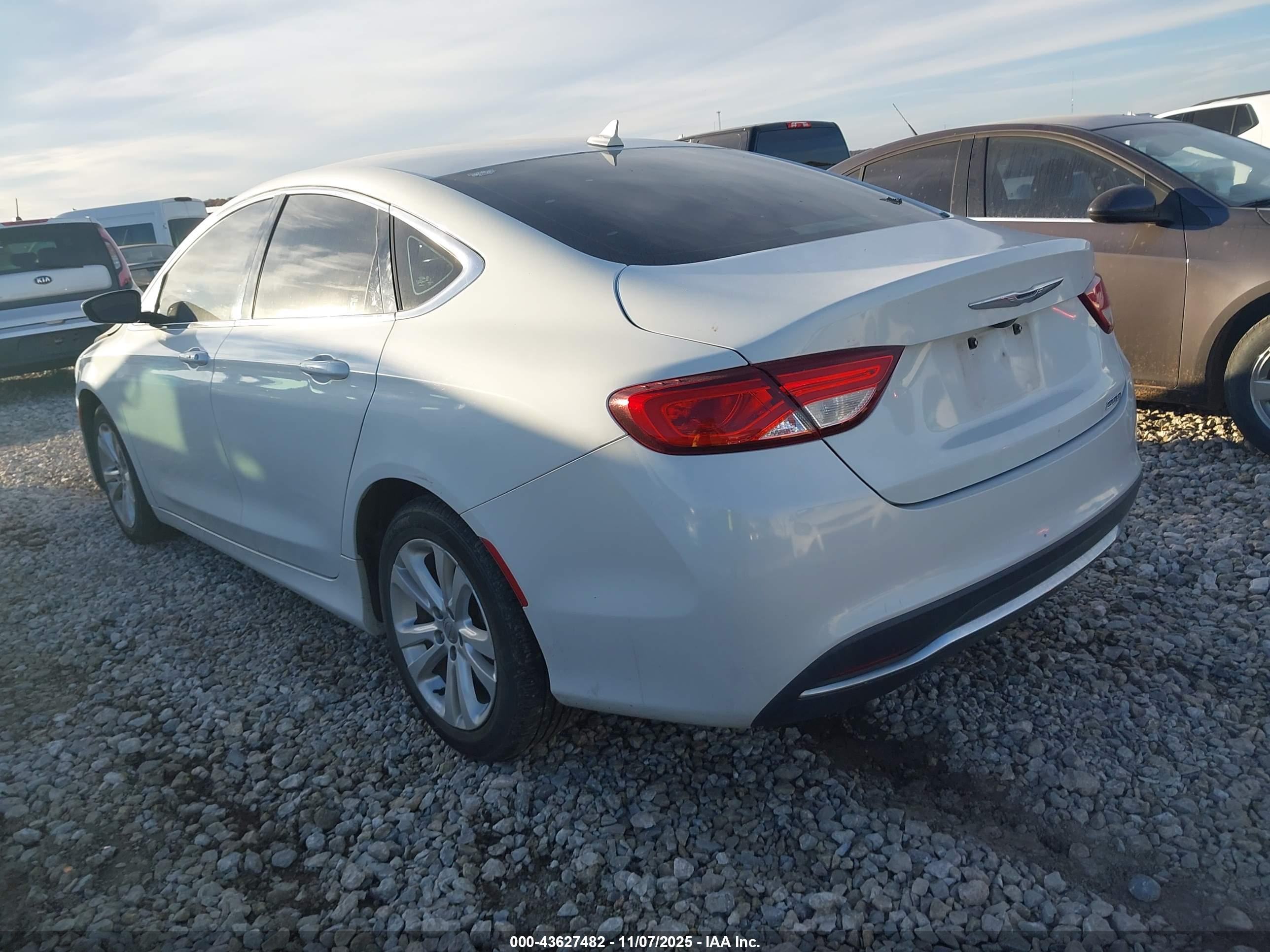 CHRYSLER 200 image 3