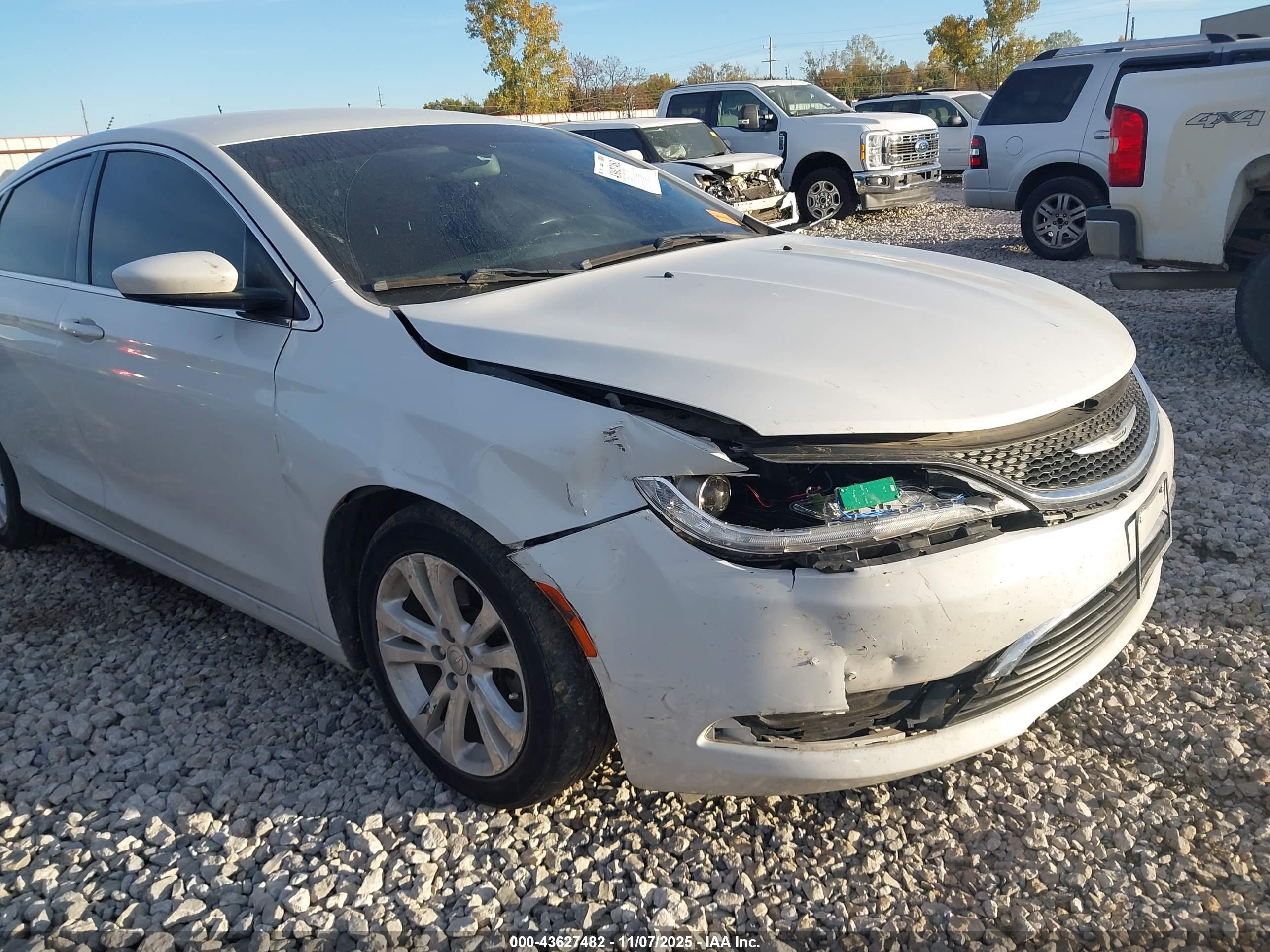 CHRYSLER 200 image 6