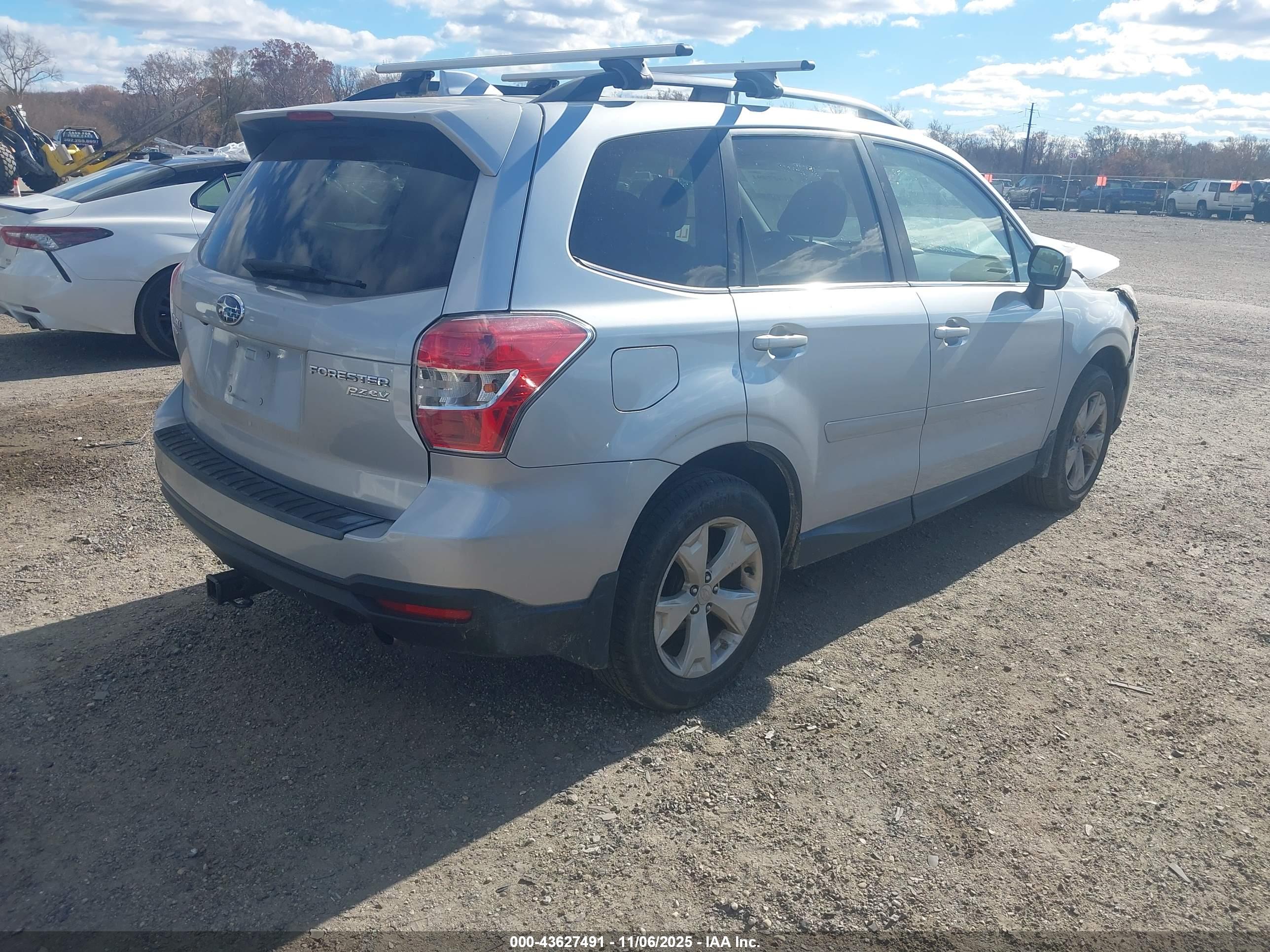 SUBARU FORESTER image 4