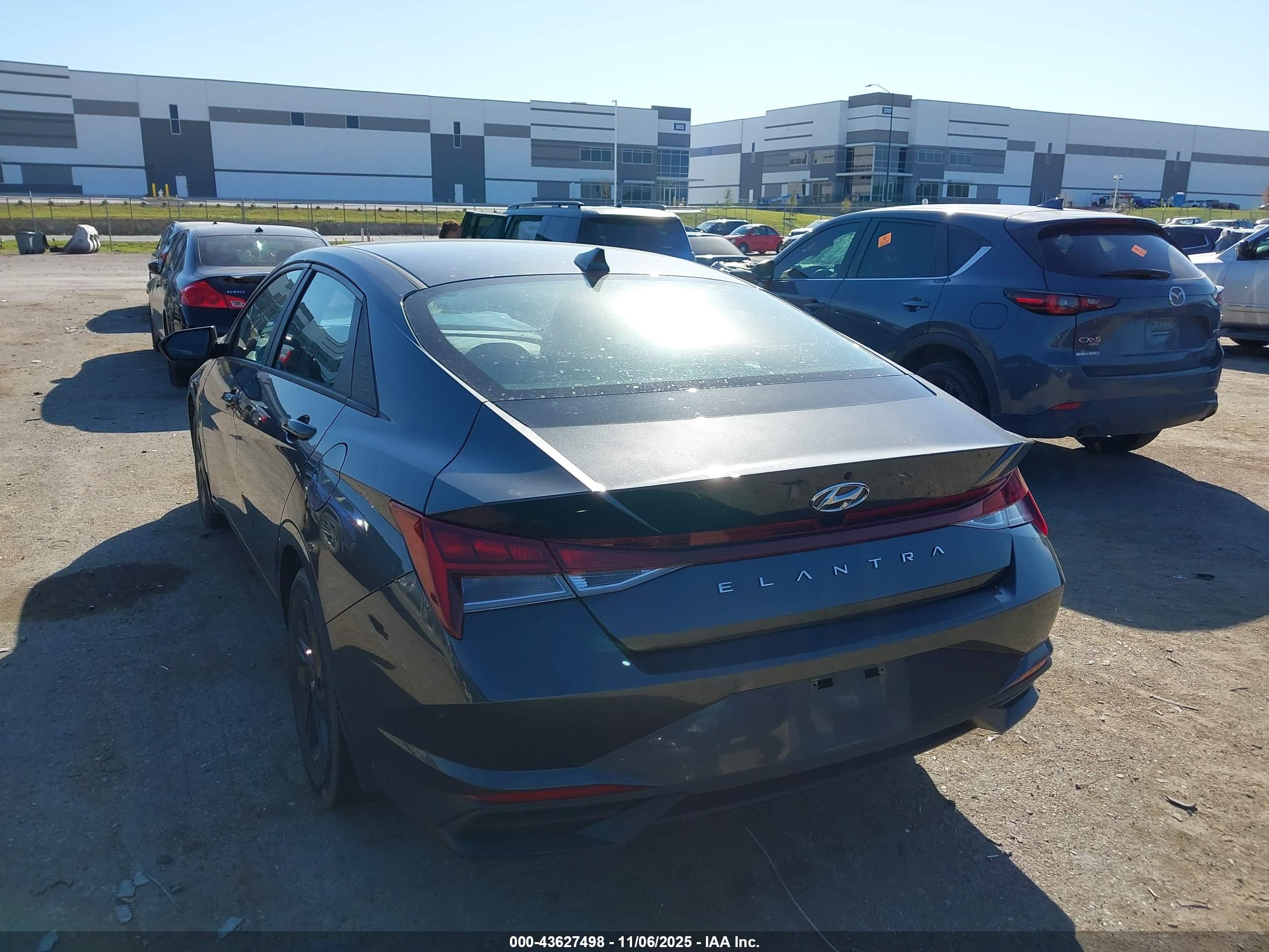 HYUNDAI ELANTRA image 3