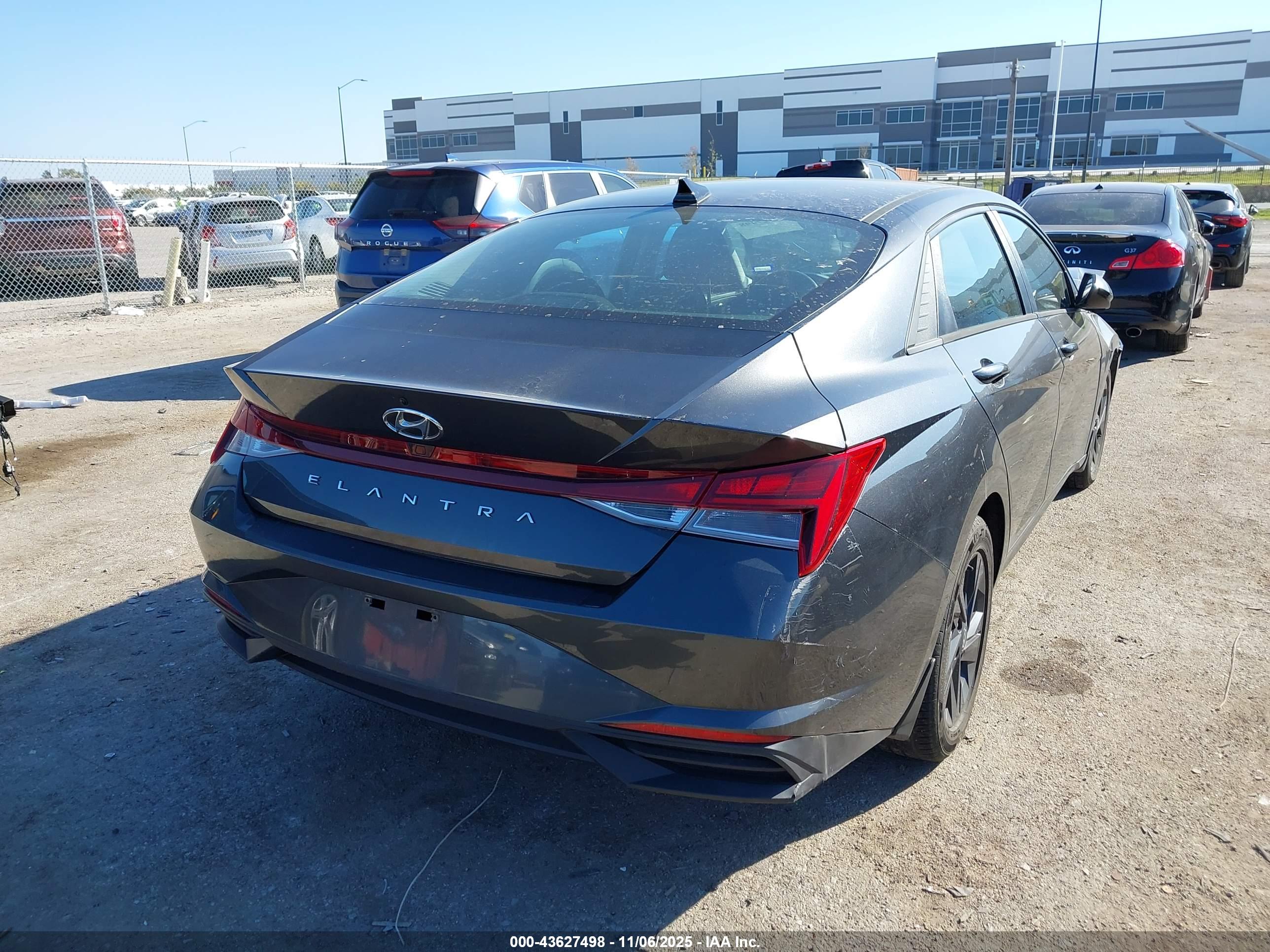 HYUNDAI ELANTRA image 4