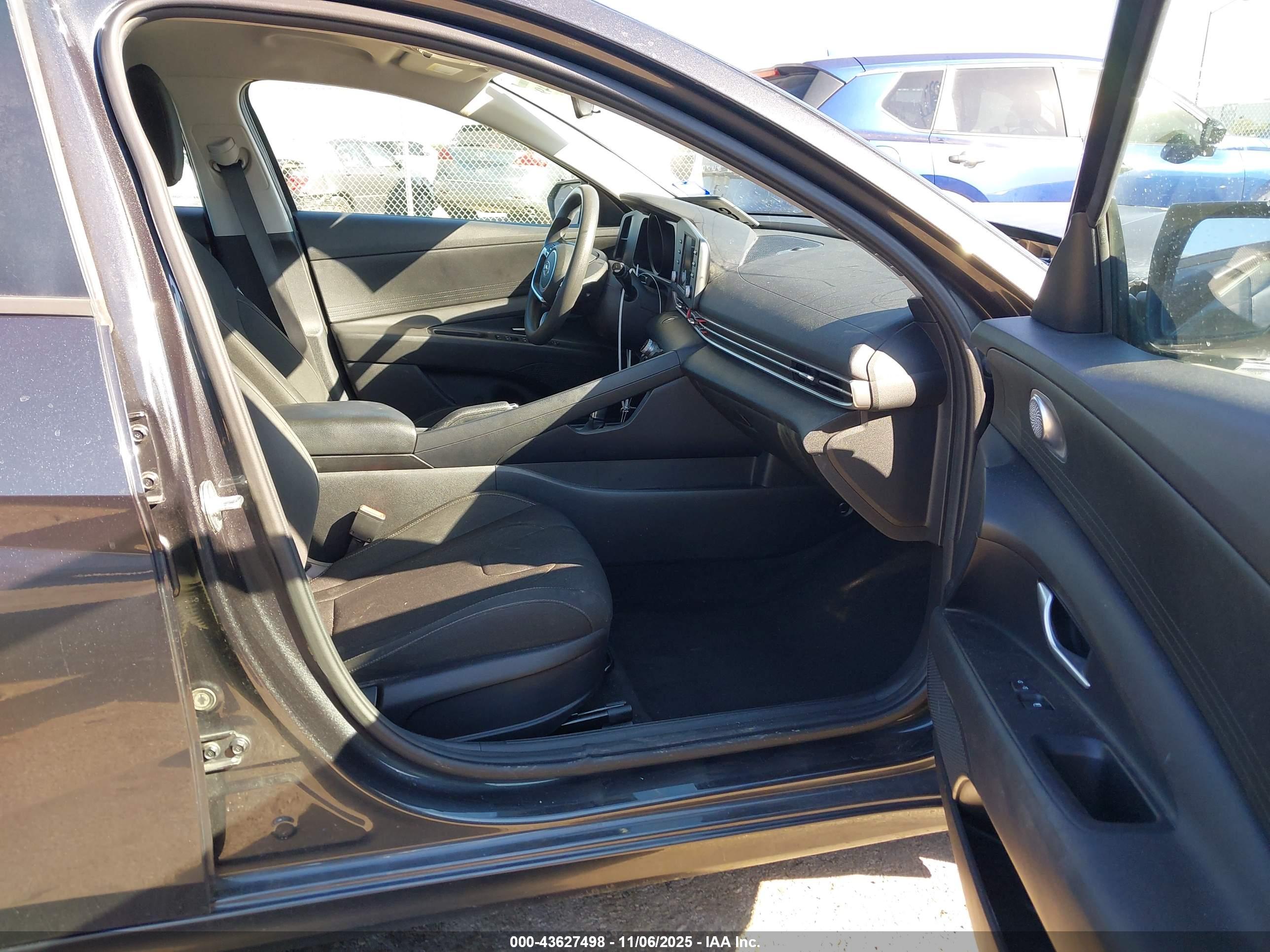 HYUNDAI ELANTRA image 5